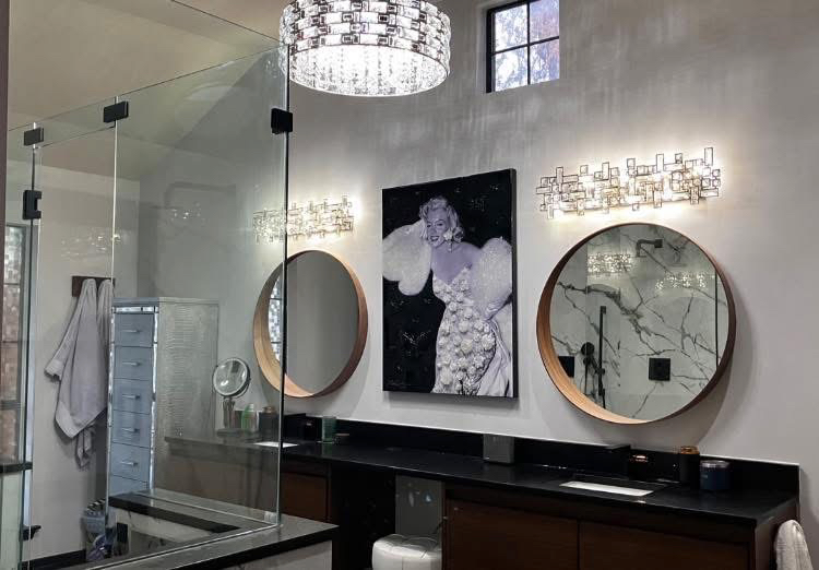 Marilyn Monarchy 2 - On Display