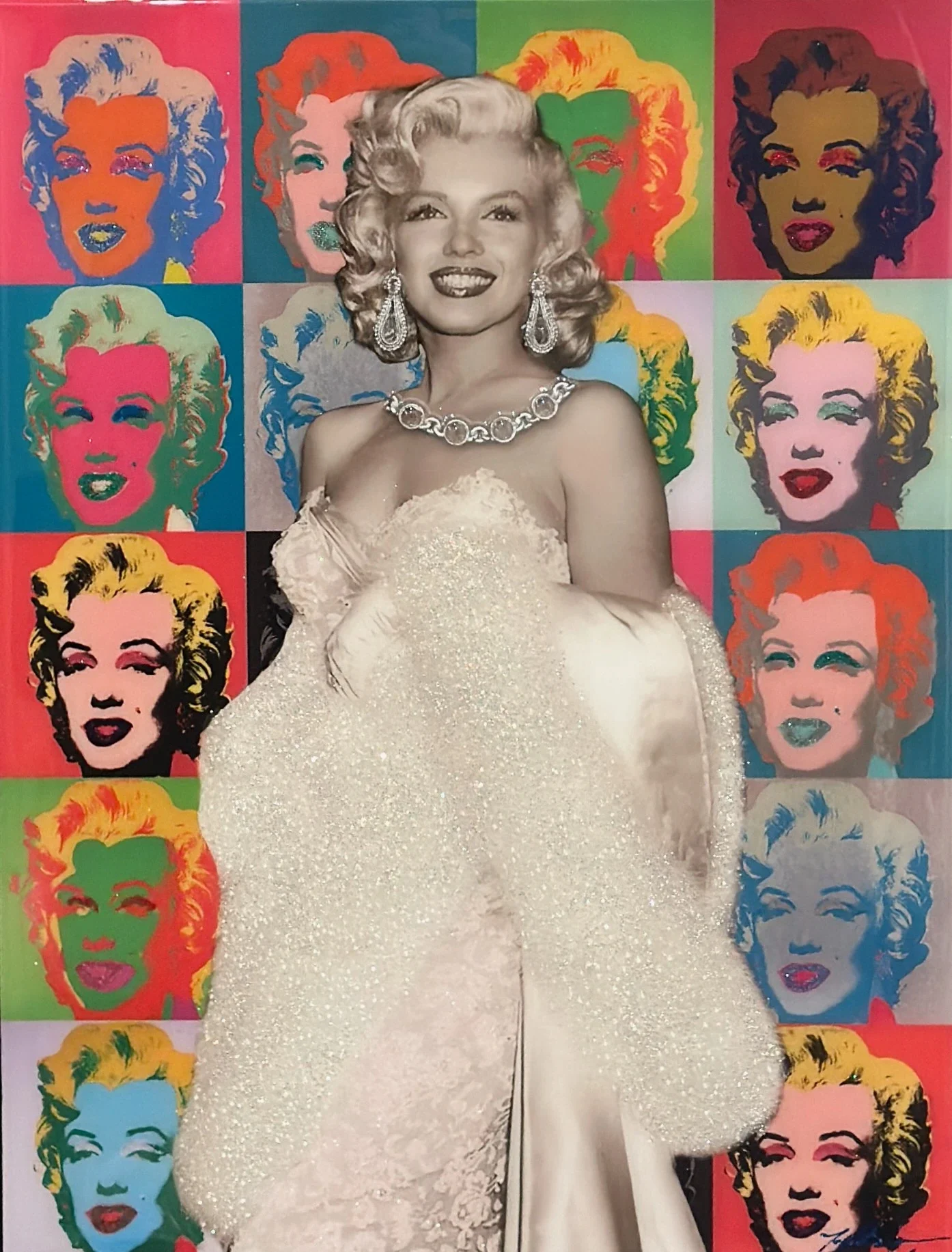 Marilyn Monroe statue in front of a colorful pop art background.