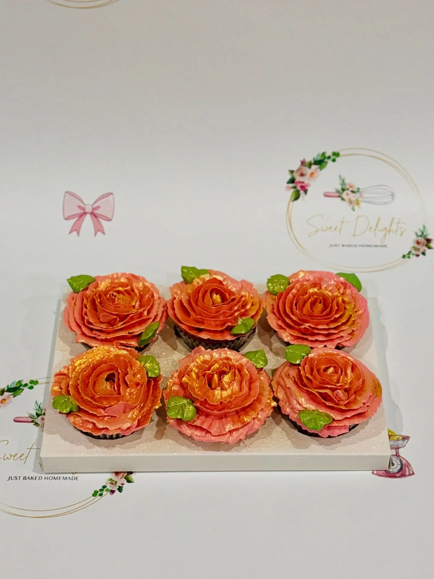 Rose cupcakes💐✨

Delicate buttercream petals, finished with a touch of edible gold and beautiful green leaves almost too beautiful to eat&hellip; 🙈✨🧁

Perfect for birthdays, bridal showers, high teas, or gifting someone special 💕

🎉 Custom colou