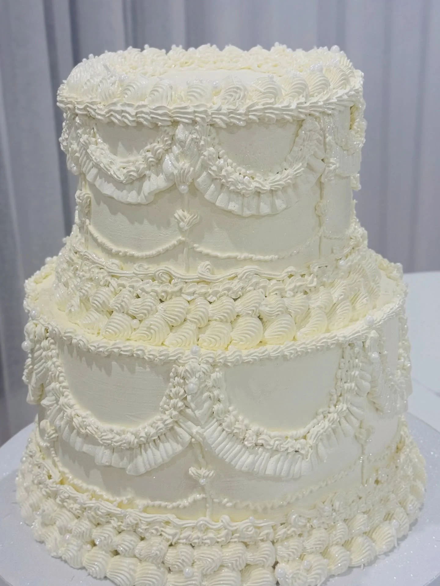 Wedding cake 🤍✨

A timeless design for a timeless love 🤍
This elegant vintage-inspired wedding cake was created to celebrate Mr &amp; Mrs Buliga&rsquo;s special day.

Layers of vanilla buttercream, piping, and  pearls simple, classic, and full of l