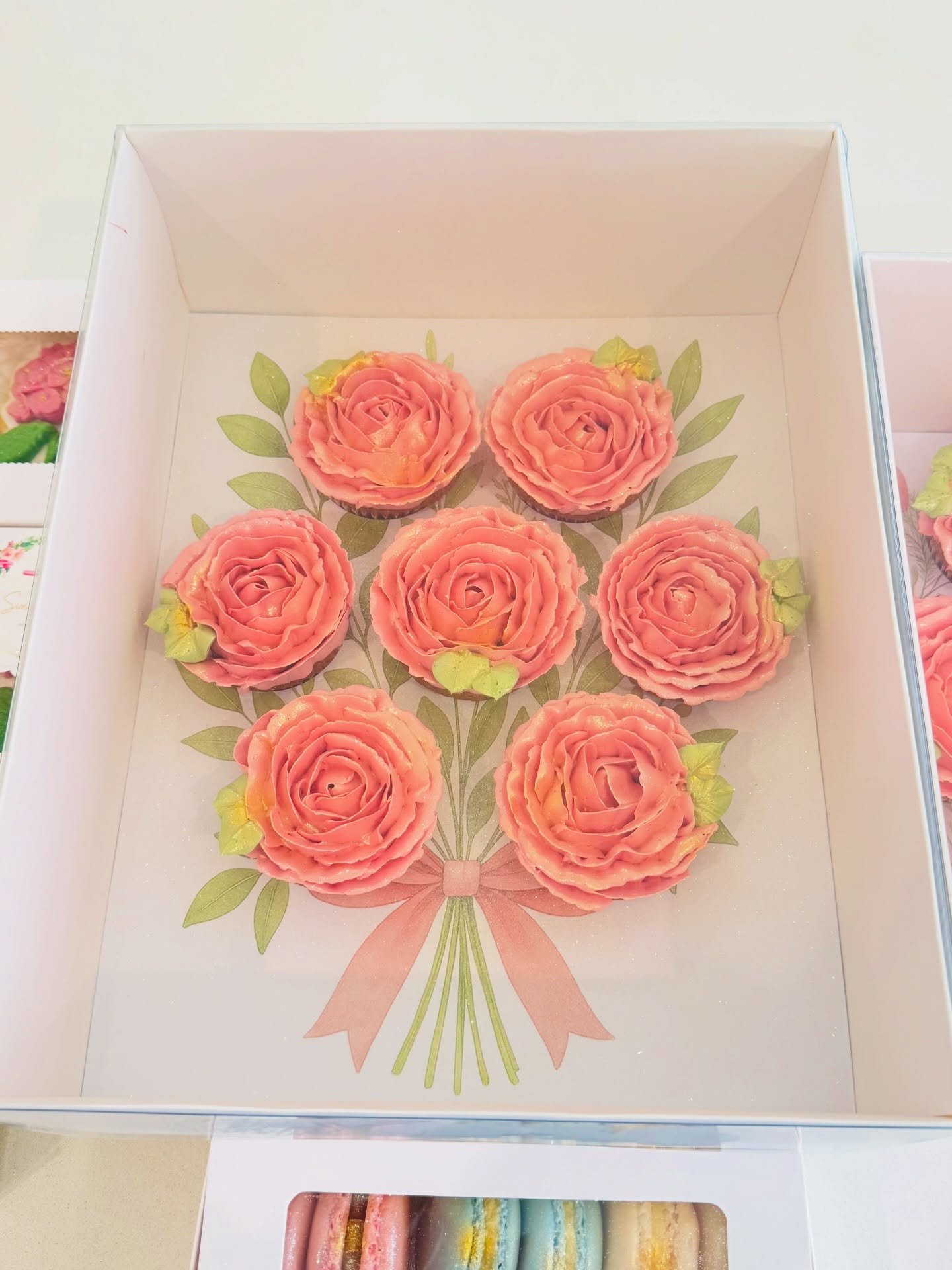 Orders from last week ✨💕🫶 
A huge Thank you to my customers ☺️ 

Thank you for supporting my small business! 

Cupcakes, cookies, macarons, bday cake and cake box! 

@cupcakemeadow Thank you for these beautiful cupcake boxes 💕 obsessed 😍 
Supplie