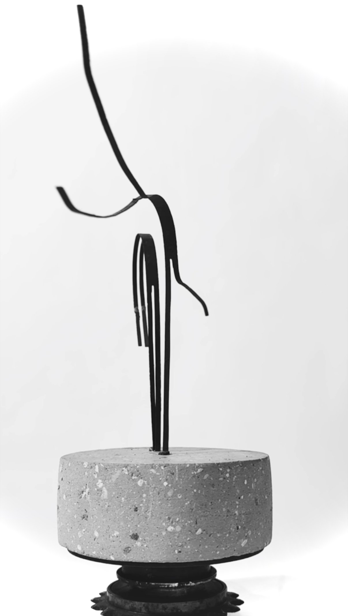 Taro 13 (2016) | Hierro y ladrillo | 11 x 26 x 21 cm