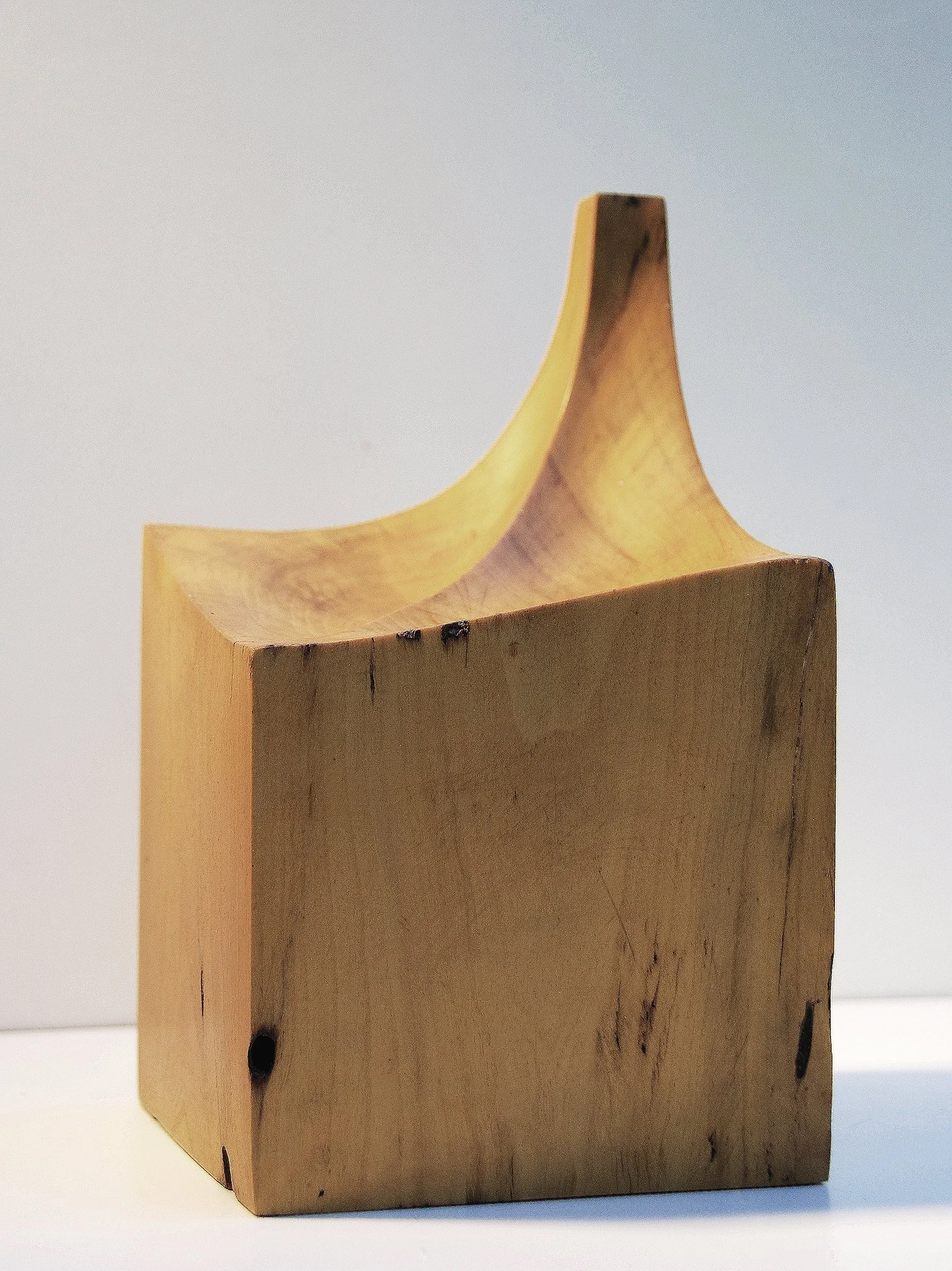 A Duchamp (2015) | Madera de olmo | 13 x 13 x 22 cm