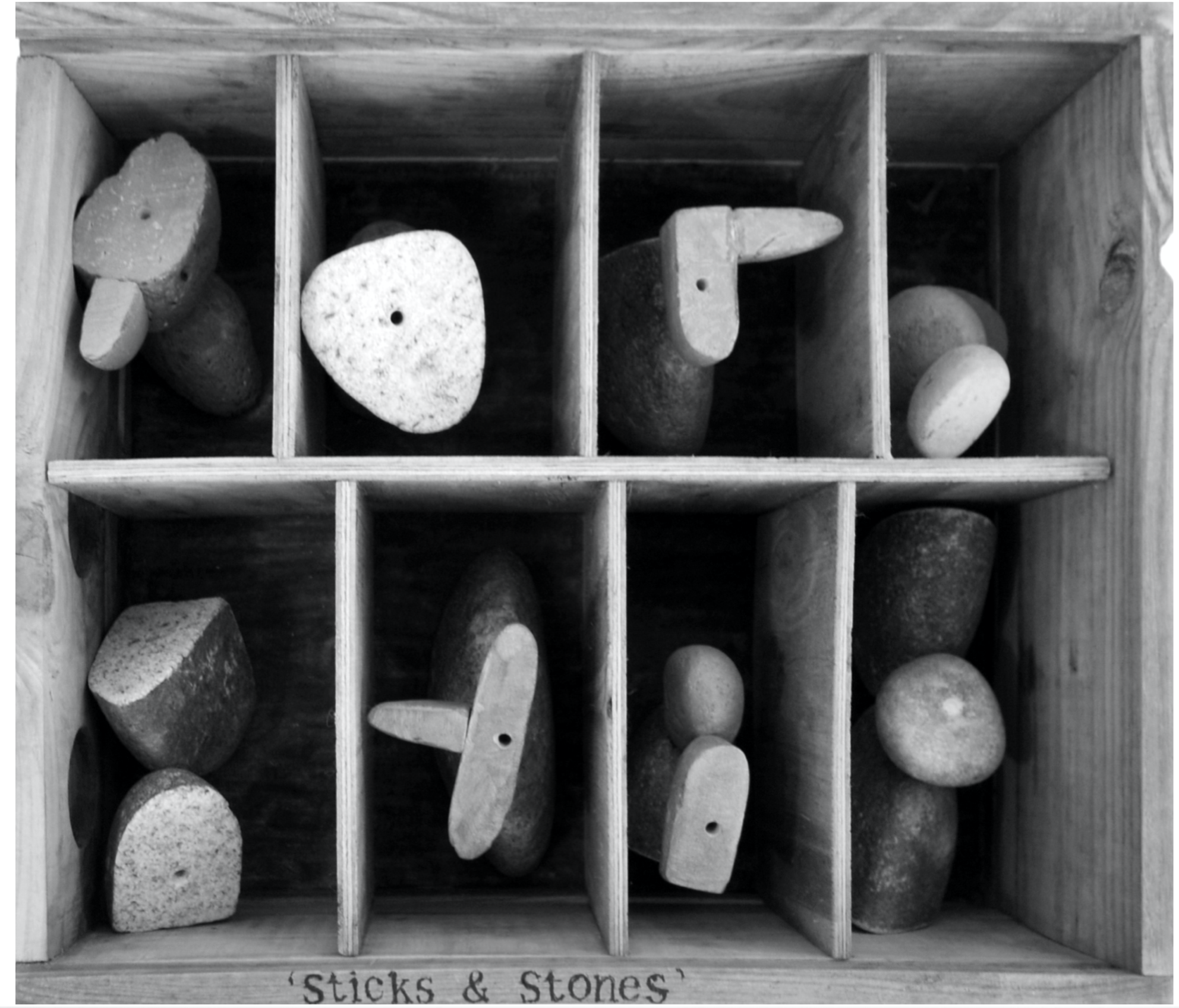 Sticks & stones (2015) |  Piedras, madera y tornillos | 31 x 27 x 12 cm