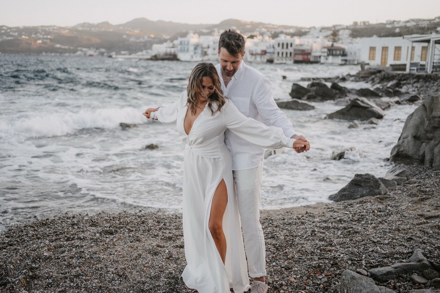 Afterwedding Shooting auf Mykonos? Kein Problem! Ihr verbringt irgendwo in einem tollen Land oder auf einer tollen Insel eure Flitterwochen und h&auml;ttet gerne nochmal Fotos in eurer Brautmode? Meldet euch jetzt schon f&uuml;r euer Afterwedding Sho