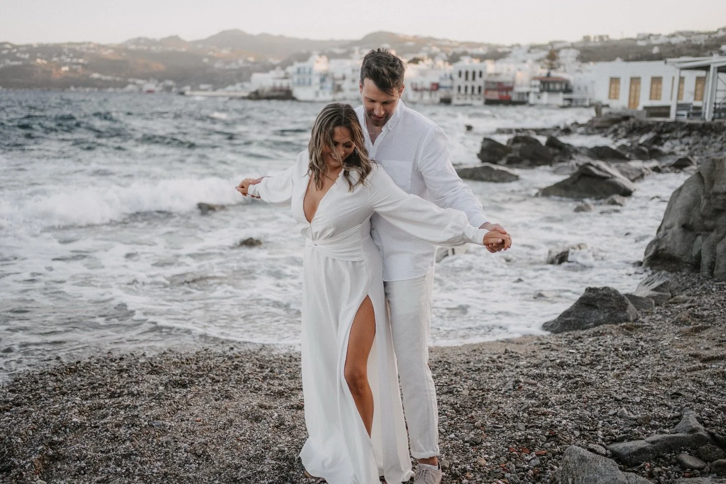 Afterwedding Shooting auf Mykonos? Kein Problem! Ihr verbringt irgendwo in einem tollen Land oder auf einer tollen Insel eure Flitterwochen und h&auml;ttet gerne nochmal Fotos in eurer Brautmode? Meldet euch jetzt schon f&uuml;r euer Afterwedding Sho