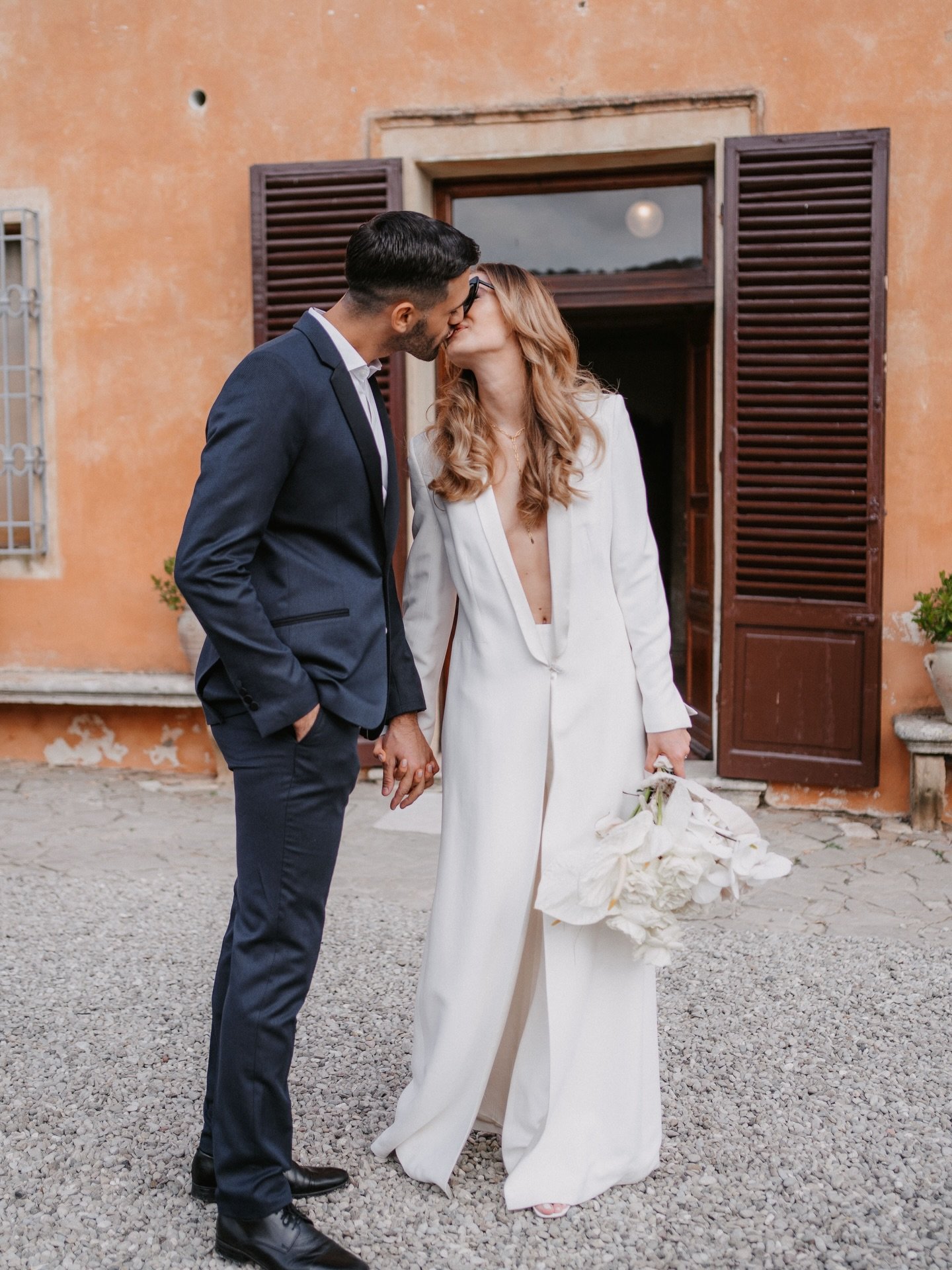 What a wonderful tuscany wedding vibe at @villa_catignano 

#tuscanywedding #tuscanyweddingphotographer #tuscanyweddingplanner #tuscanyweddings #italyweddingphotographer