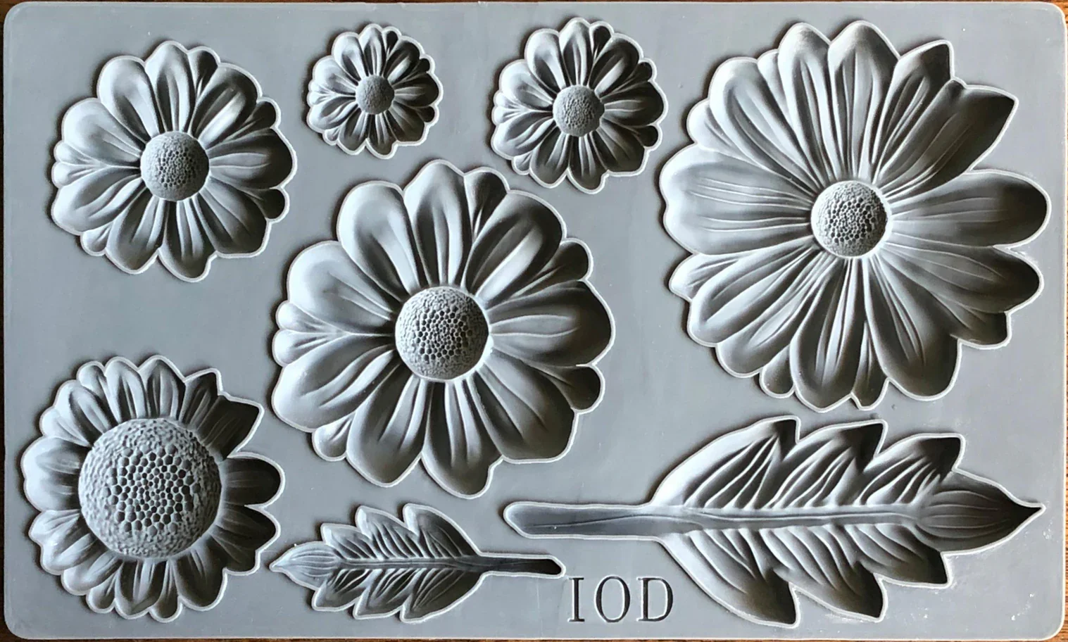 He Loves Me Mould by IOD - Iron Orchid Designs