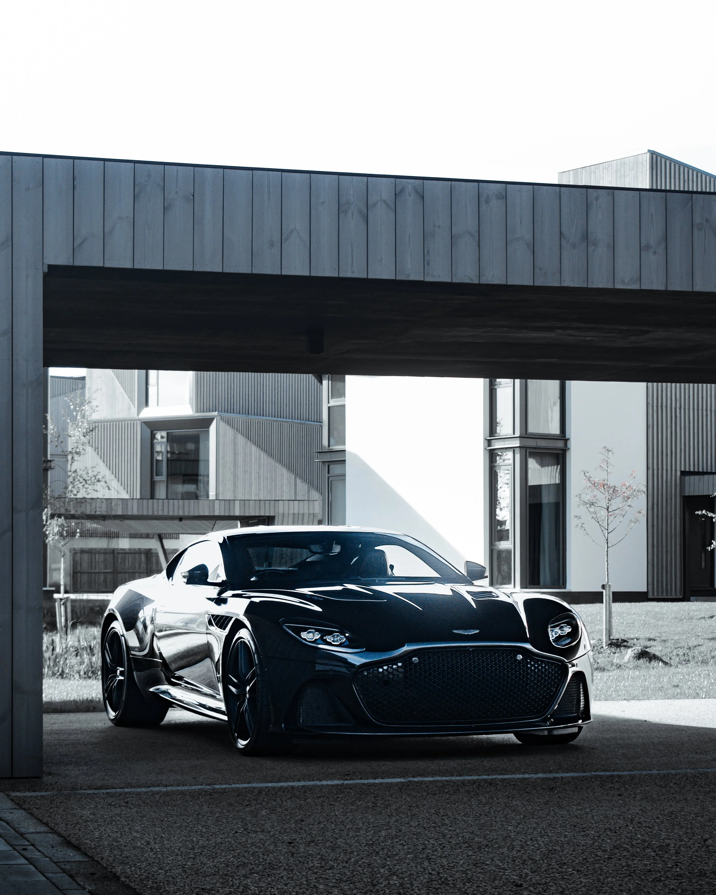 Aston-martin-dbs-silverstone.jpg