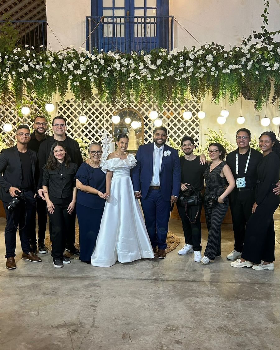 &ldquo;O mais importante de um lugar s&atilde;o as pessoas&rdquo;.

Antes das fotos principais do nosso dia, quero fazer um post de agradecimento a essas pessoas.

N&oacute;s passamos o ano todo programando a festa sem imaginar que no dia mesmo quem 