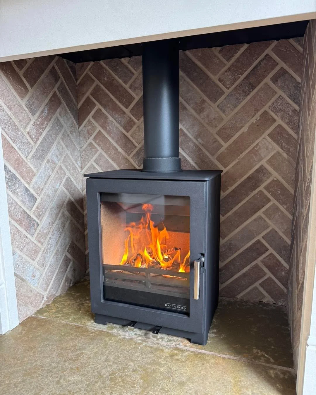 🔥 Another stunning install completed today 🔥 

We&rsquo;ve just finished this beautiful Portway Arundel Deluxe stove, featuring a full twin wall flue system, a bespoke false chimney breast (built and plastered), and a striking herringbone brick cha
