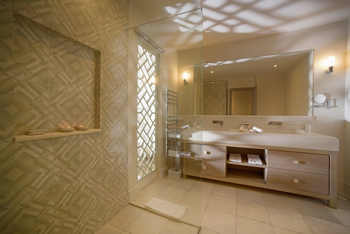 Villa Persephone bathroom 2.jpg