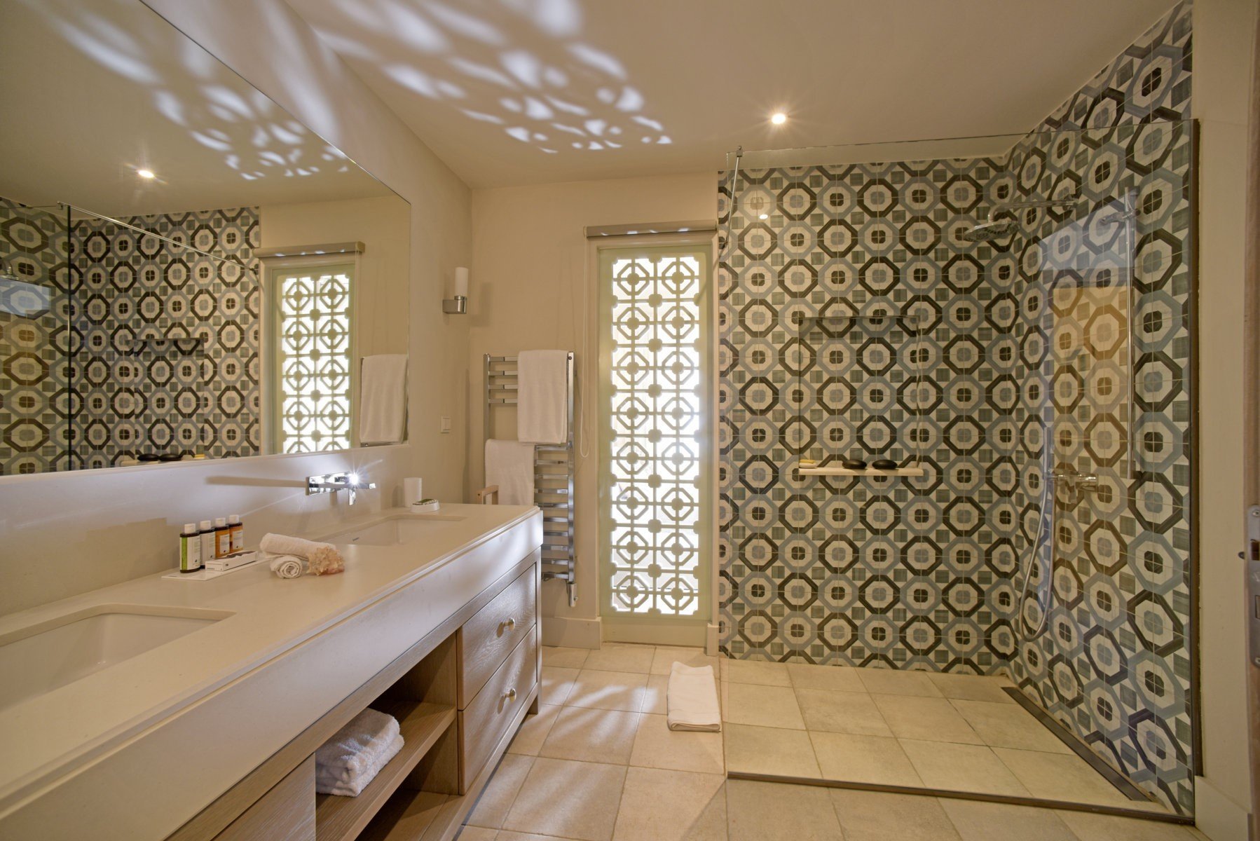 Villa Persephone bathroom 1.jpg