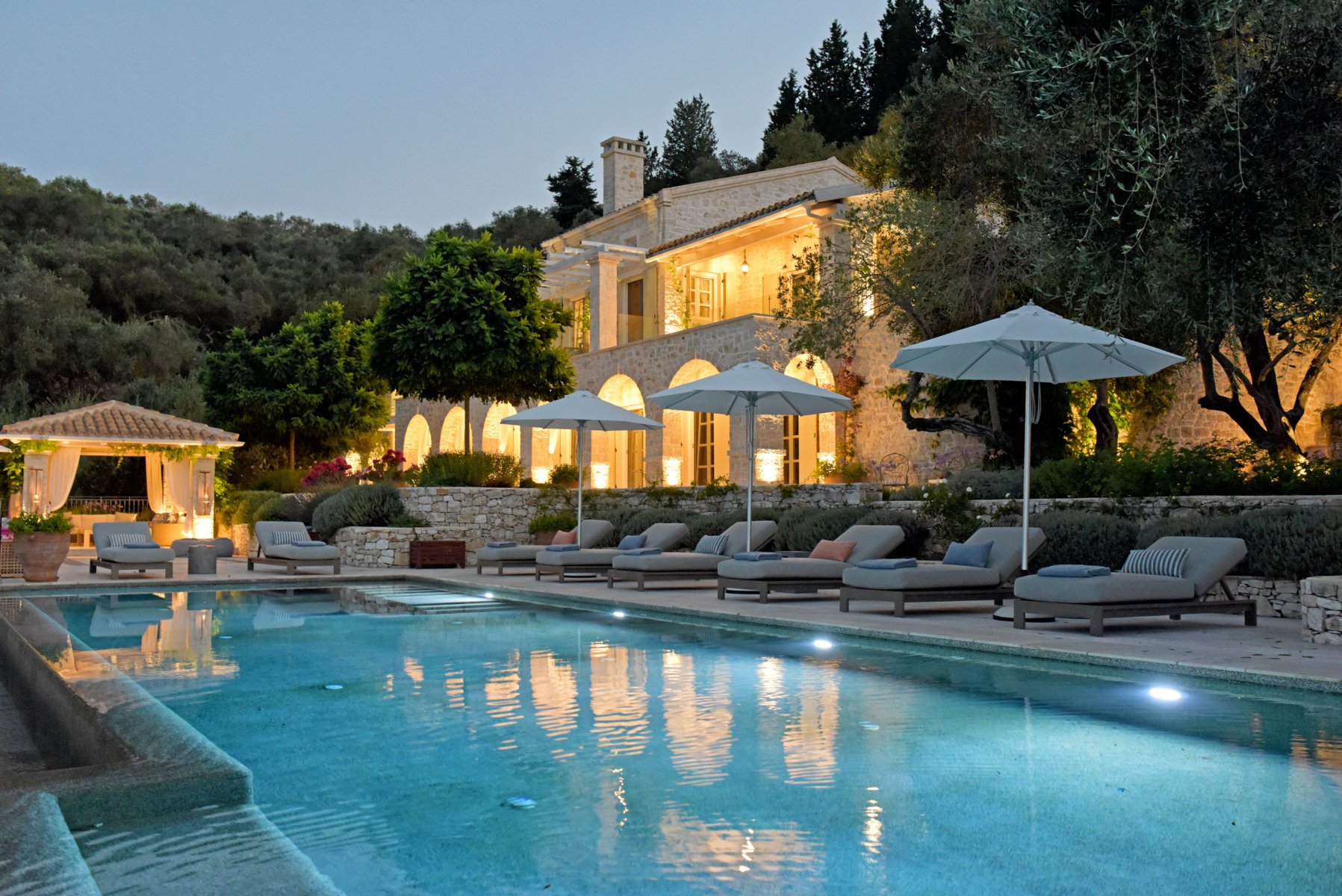 Villa Persephone facade by night.jpg