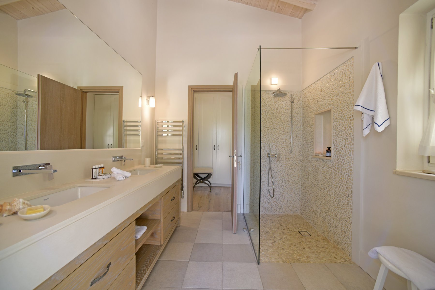 Villa Persephone master bathroom.jpg