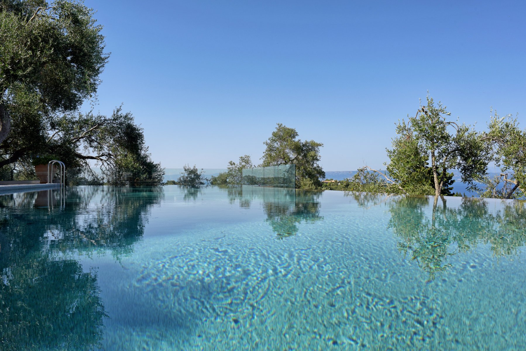 Villa Persephone pool zero line.jpg