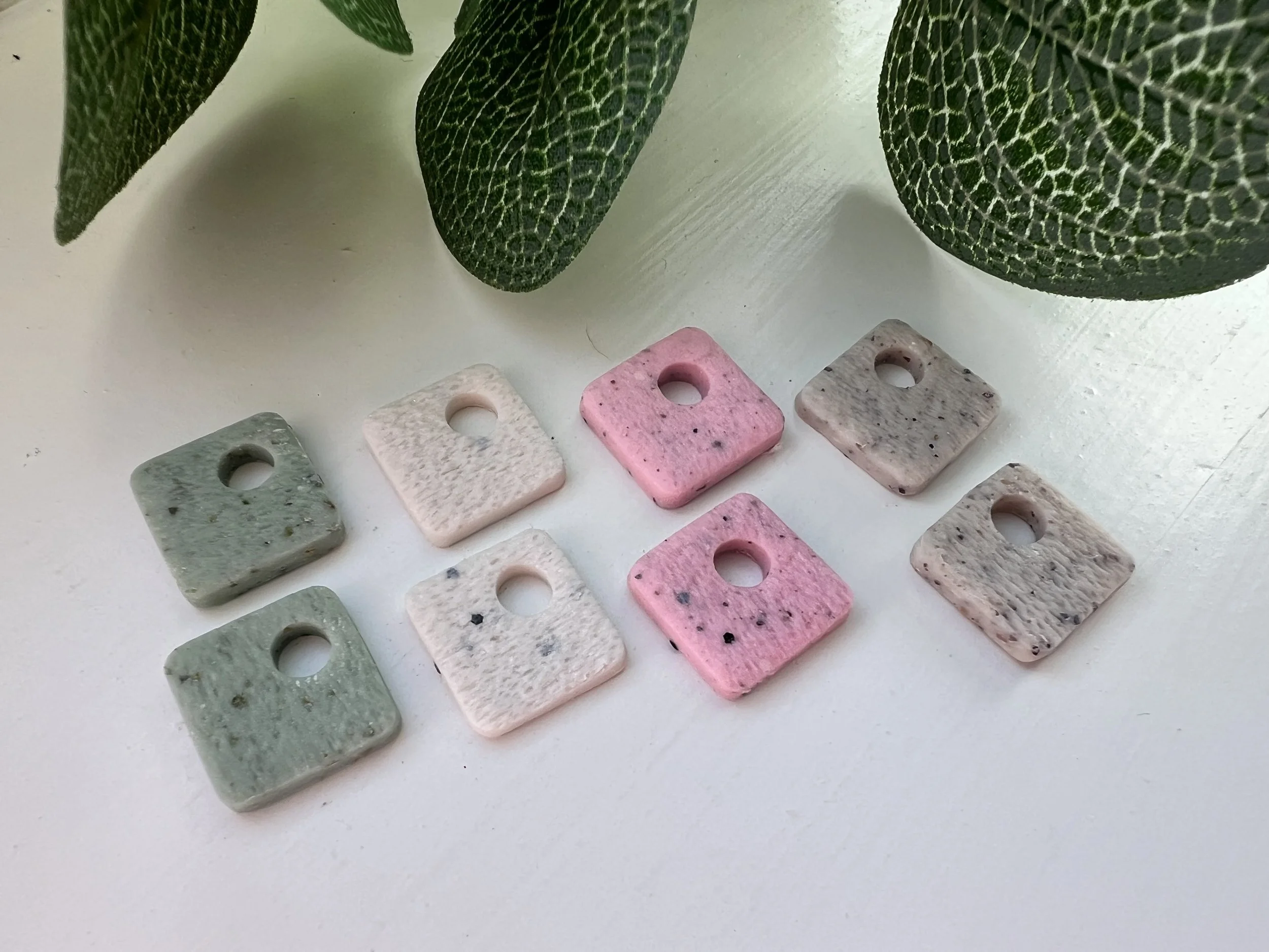 Stone effect diamond shape