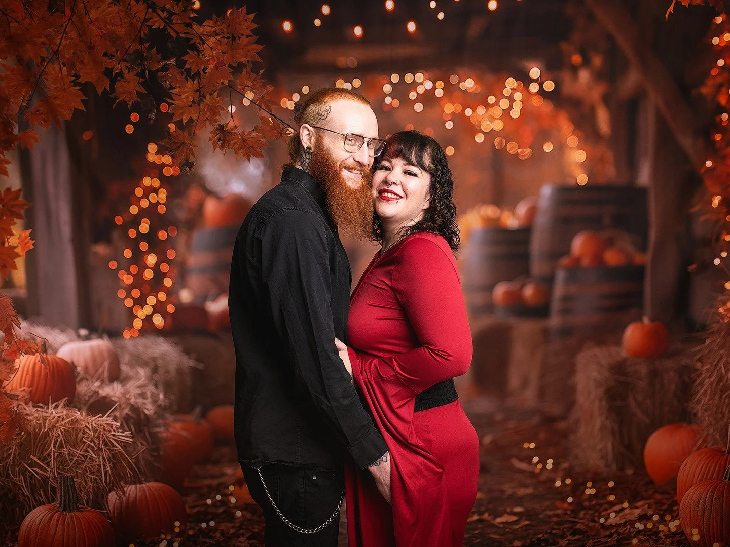 Don’t forget to stop by the Kodiak Marketplace tonight from 5–9 PM during Moonlight Madness for your cozy fall photoshoot! 
Update your family portraits or get ahead on those Christmas cards; it’s the perfect time. 
Portrait sessi