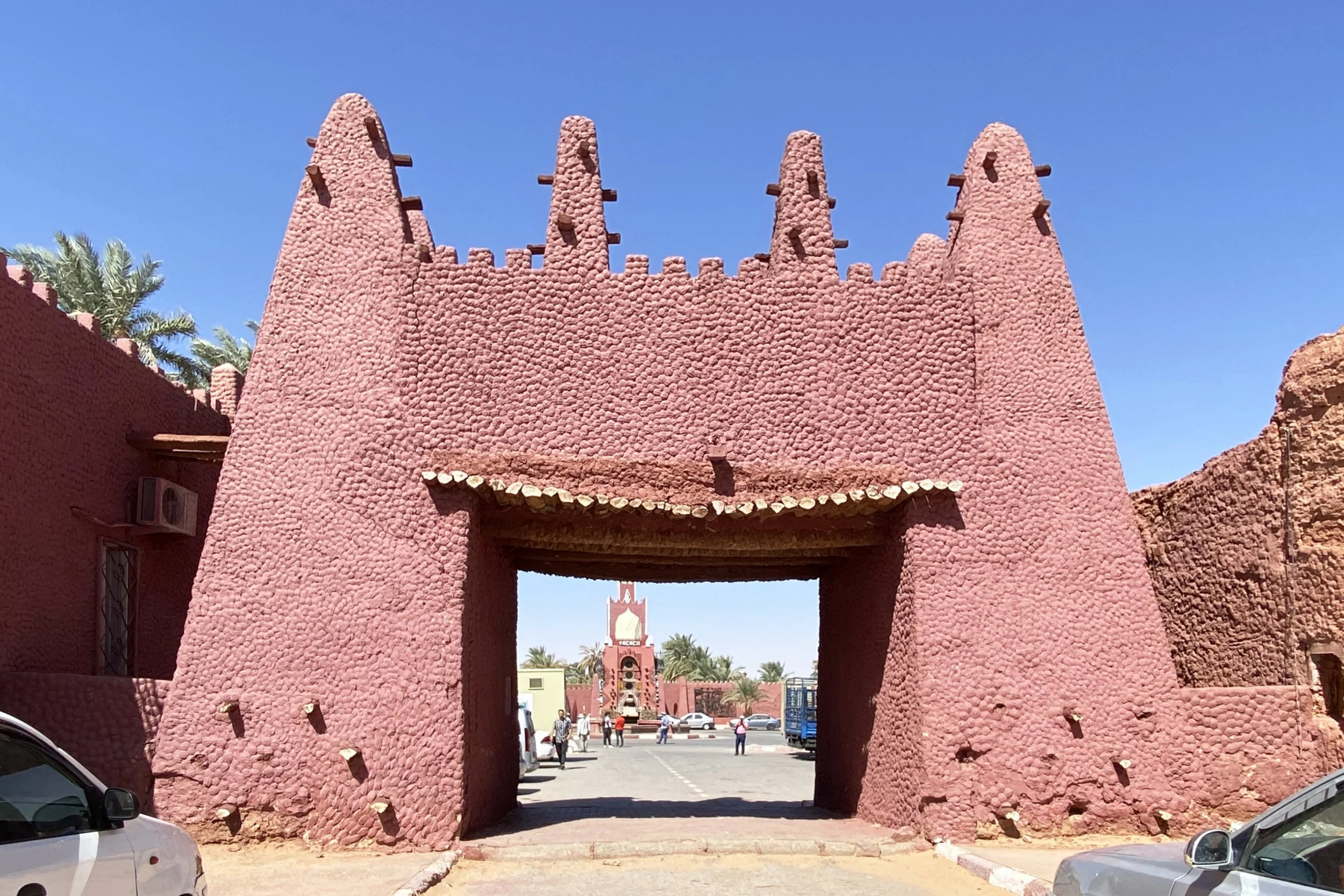 Bab al-Sudan, une des portes de Timimoun en Algérie (Crédit : Bernard Gagnon, Creative Commons Attribution 4.0 International)