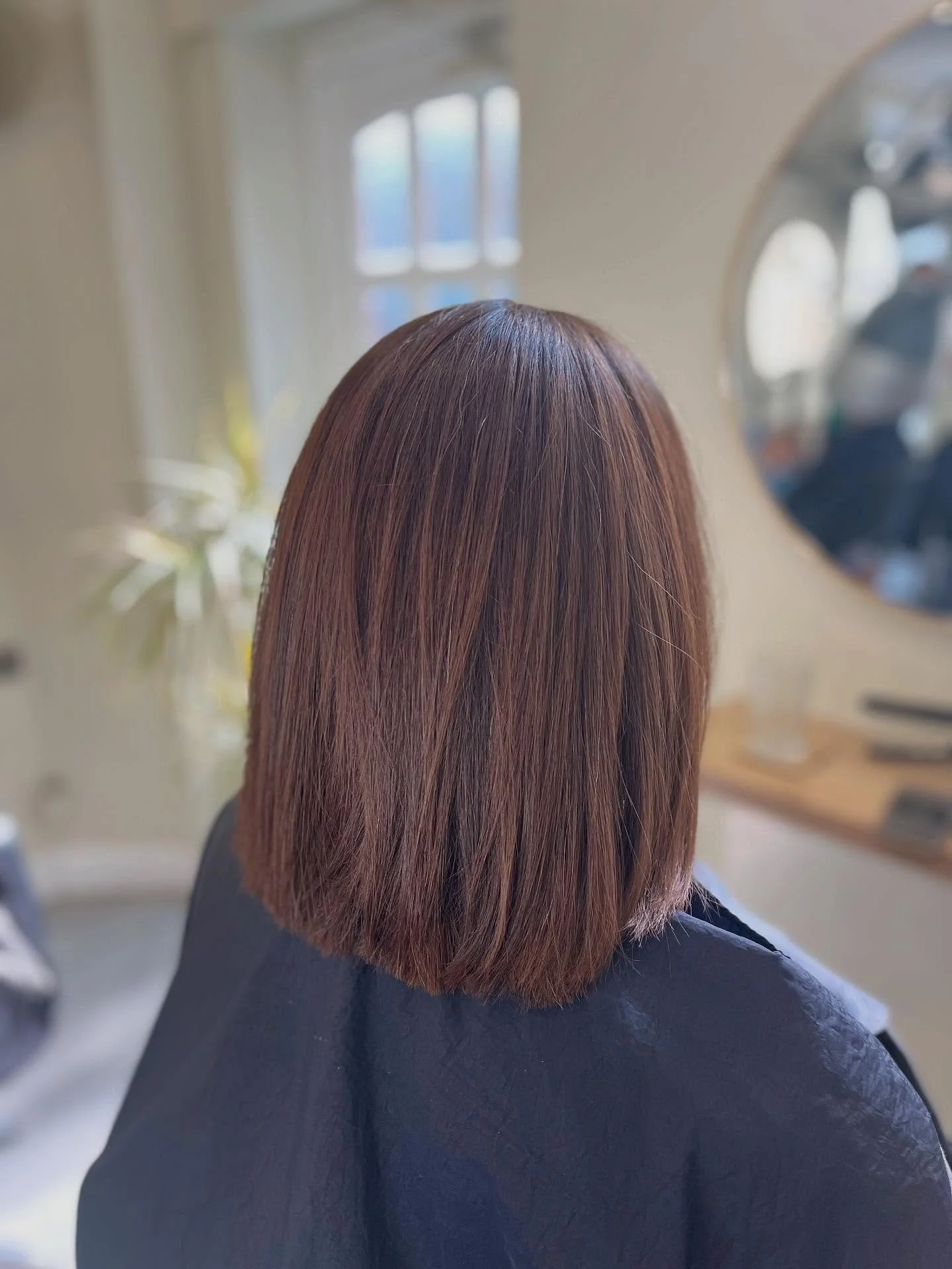 What a transformation! ✂️💇&zwj;♀️
My lovely client went for a big restyle. Swipe right to see the before &mdash; it&rsquo;s amazing what a cut can do! 🌟 

Thinking about a change? Book today using the booking button on my home page &mdash; I&rsquo;