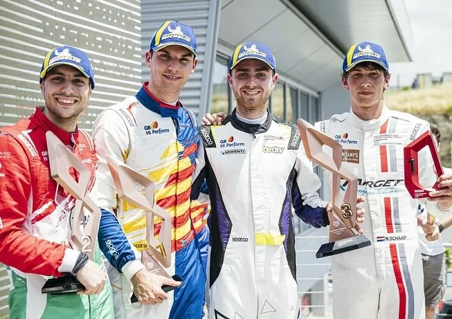 Bit of a delayed post- but better late than never ⁉️
2nd round of Porsche Carrera Cup Italia in the books. Incredibly tough fight in the races as I was missing a bit of race pace, but still managed to come home with a rookie win in race 1 after some