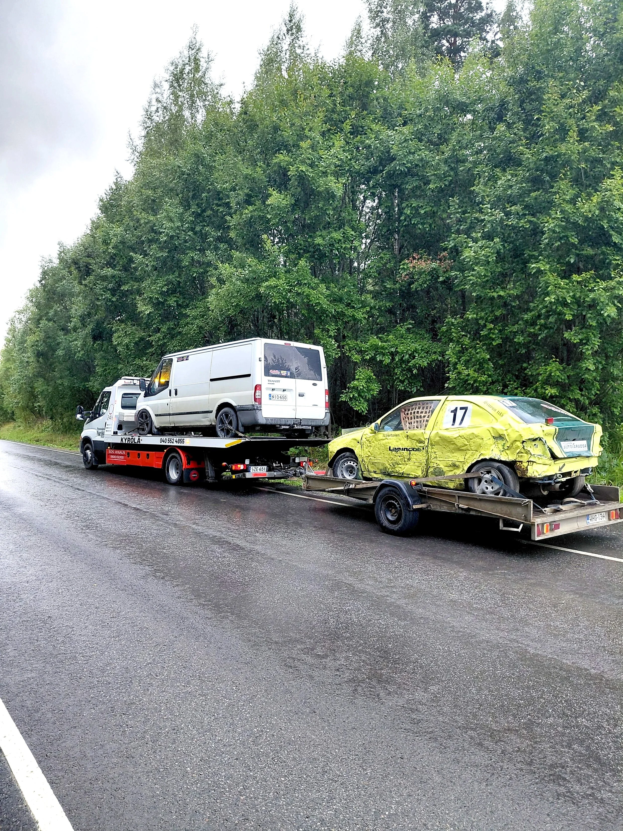 Soita meille – palvelemme 24/7 vuoden jokaisena päivänä. 050 522 5252. Hinauskuljetus Kyrölä