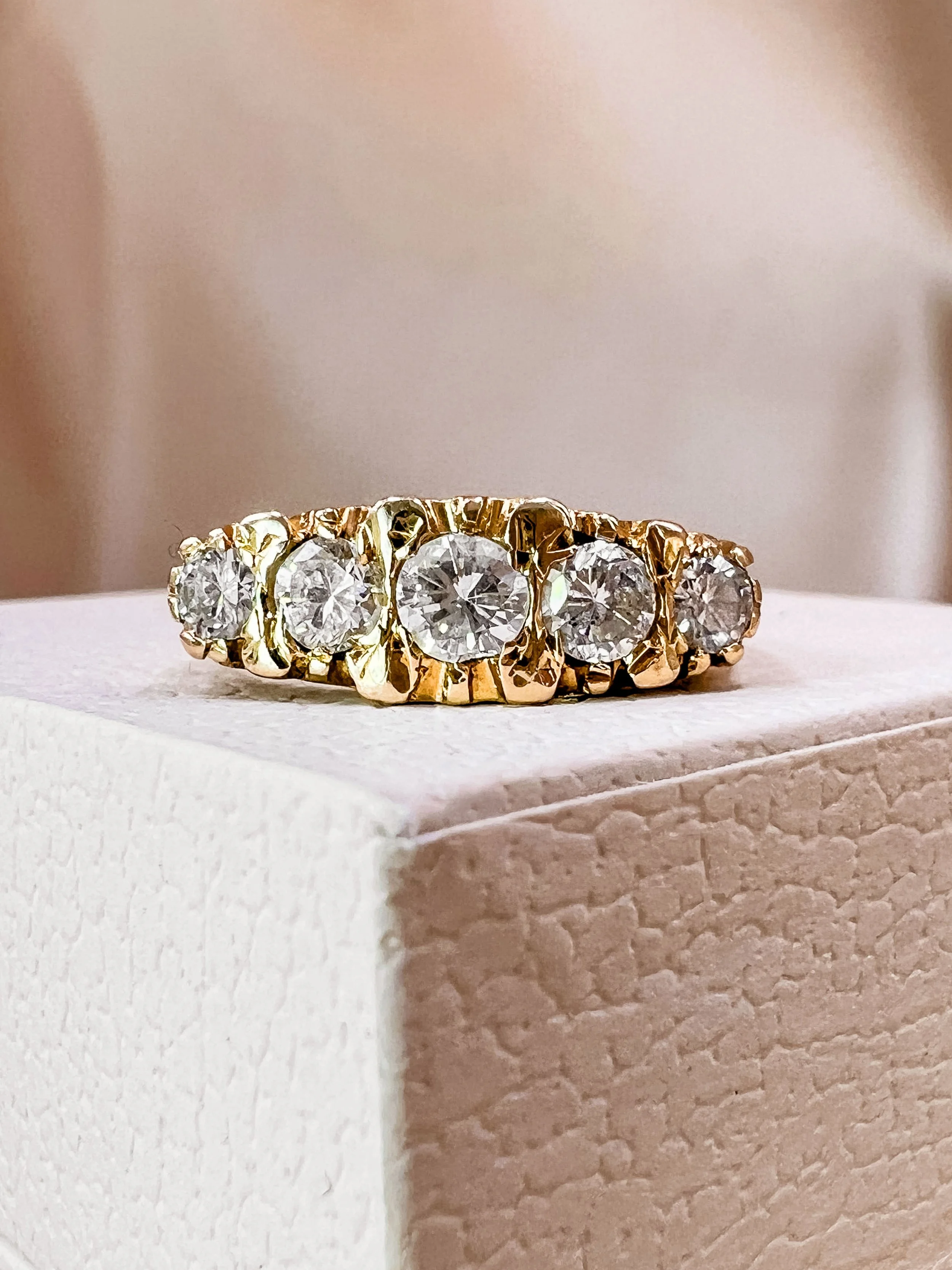 Charlotte ring. 18ct gold.