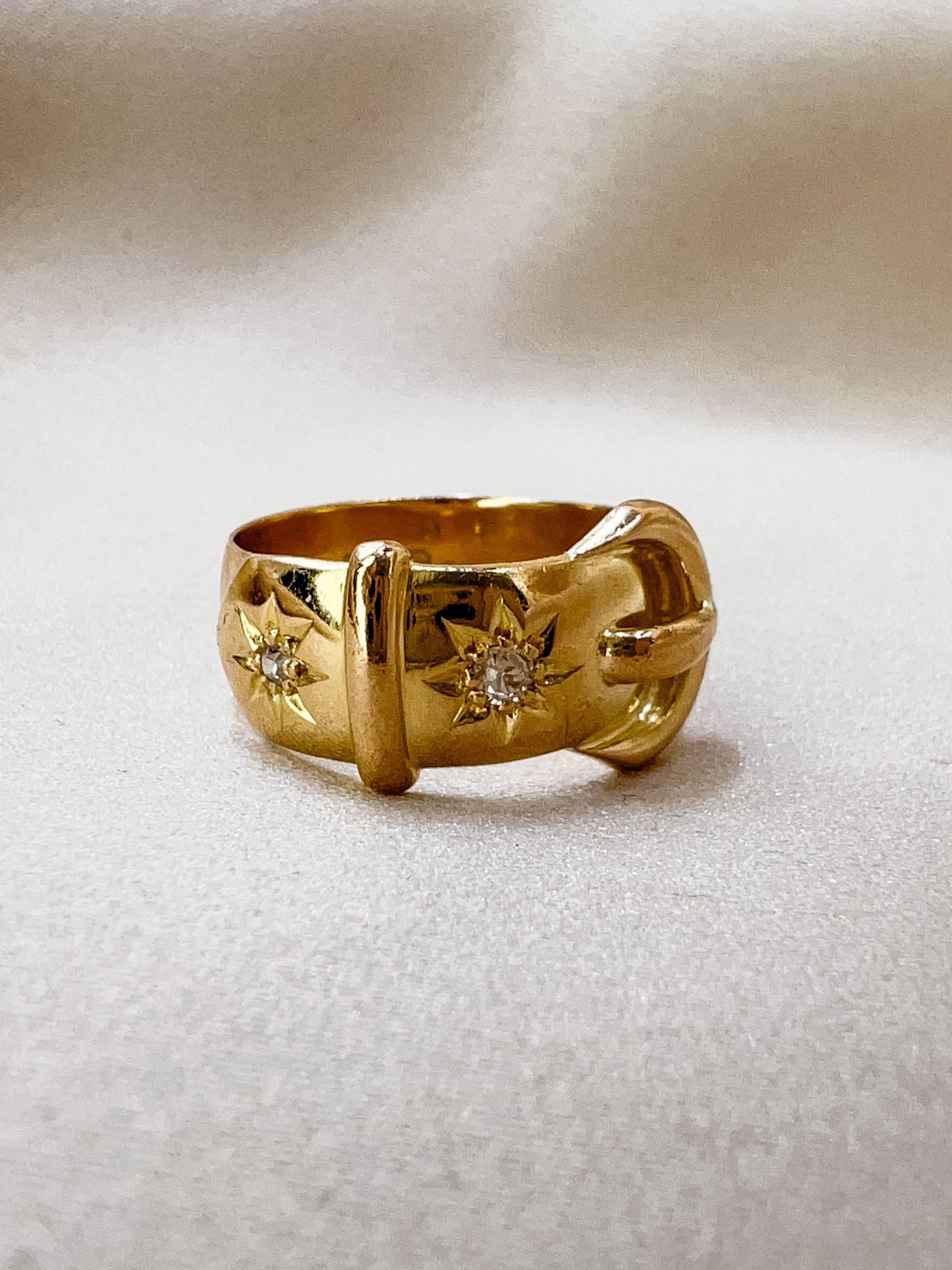 Louise Ring. 18ct gold.