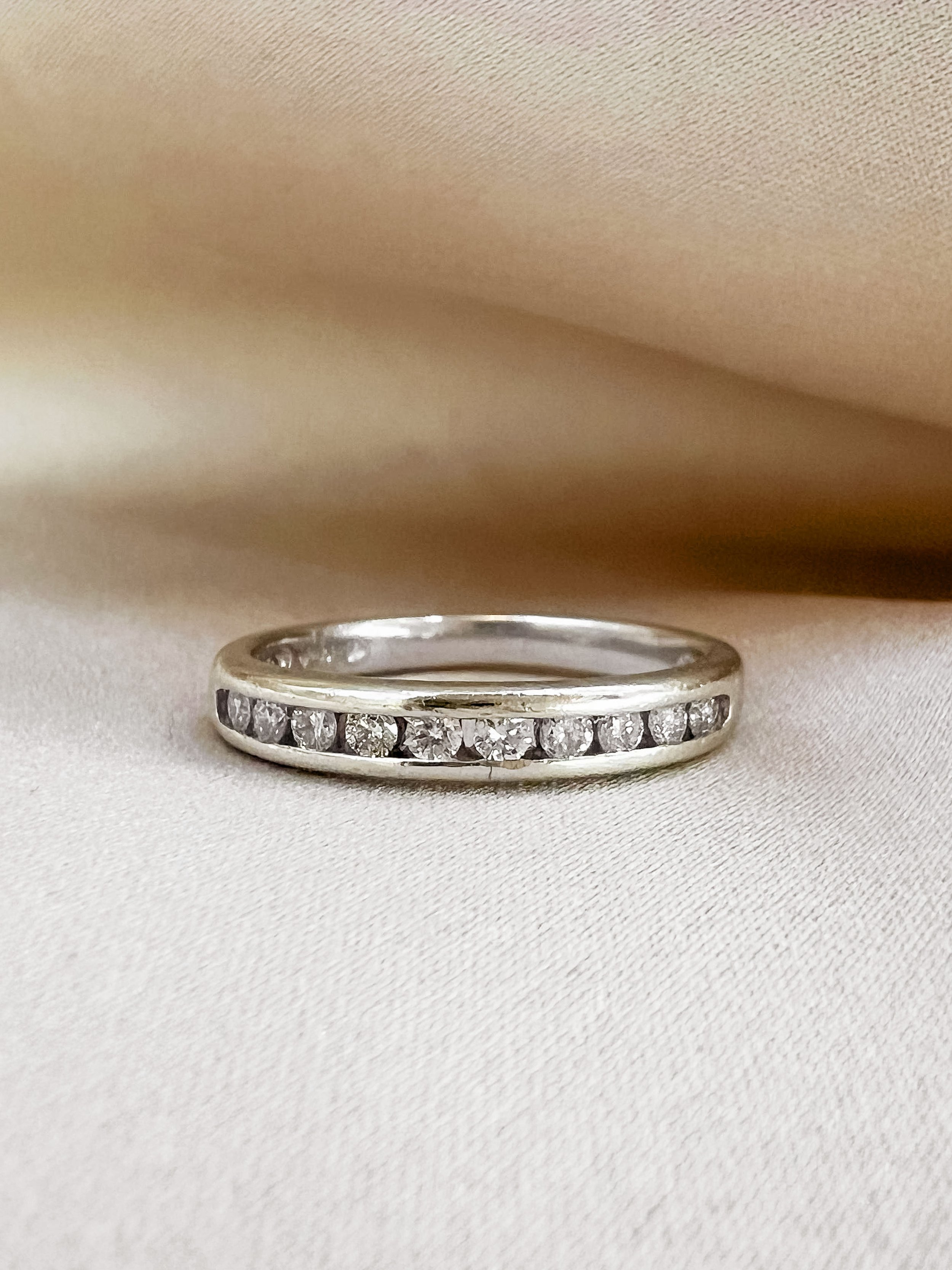 Saha Ring. 9ct gold.