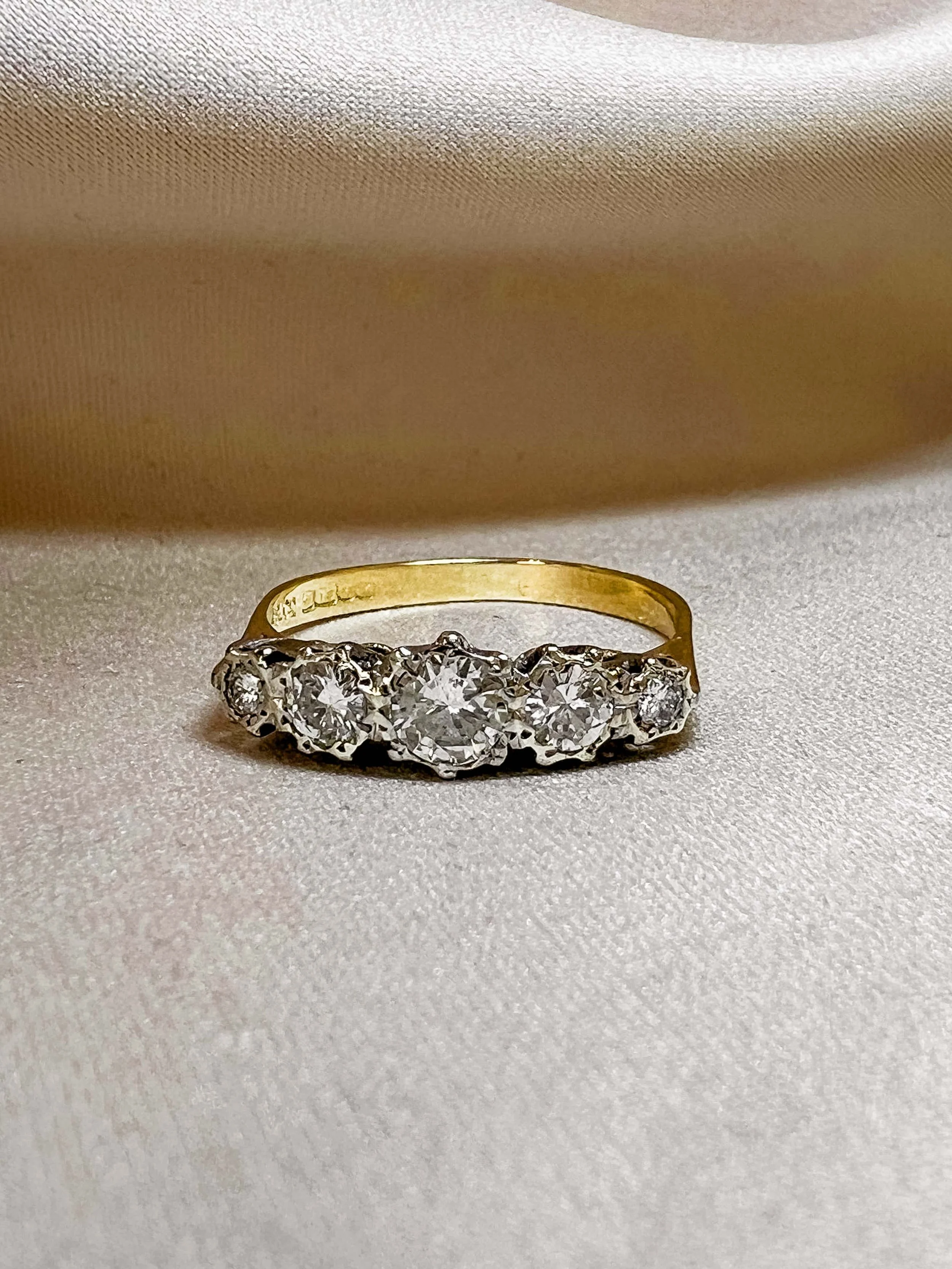 Milly Ring. 18ct gold.