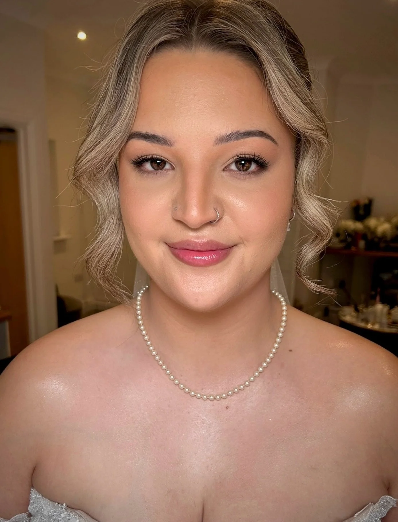 What a beautiful morning spent glamming Hannah and her lovely bridal party! 💖

Thank you so much for having me!

Hair @abi_belle_hair ✨