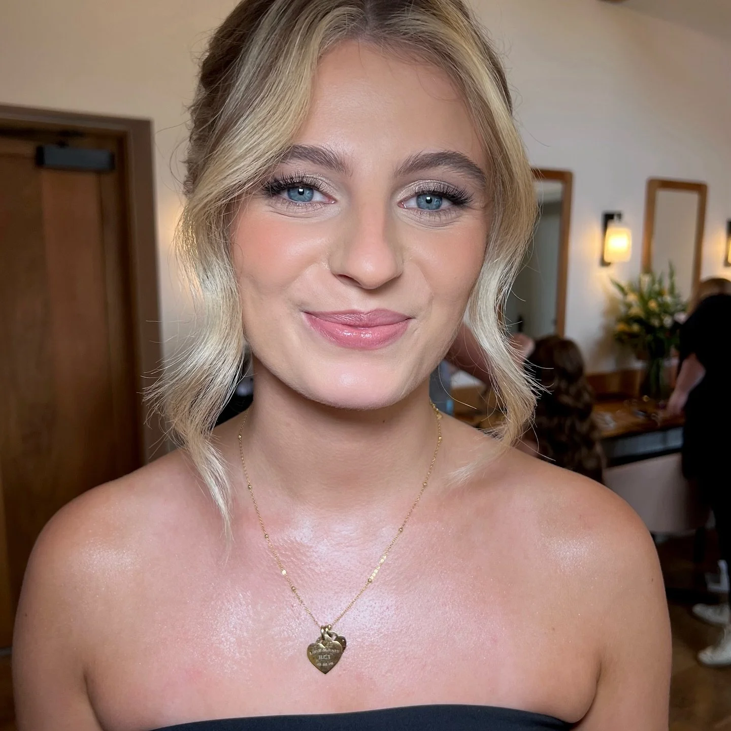 Sparkly glam for this beautiful bridesmaid!🩶
 
Supporting @lauracarrollmakeupartistry as part of Team LC at @rackleysbarn 💍