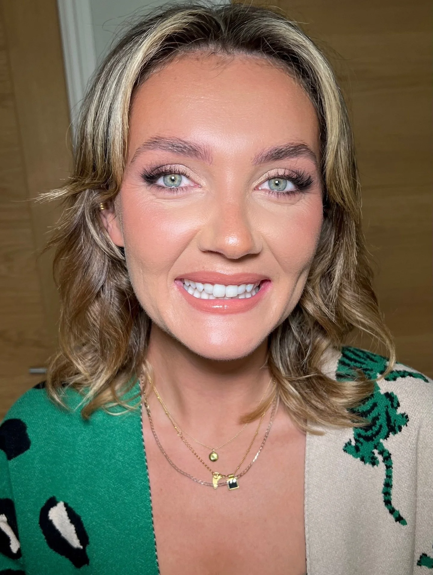 F A Y E❤️&zwj;🔥

Wedding guest glam for the gorgeous Faye! Faye requested sparkly pink tones with a flawless base and a nude lip💋 

Save this for your special occasion glam inspo!

DM to book!📩