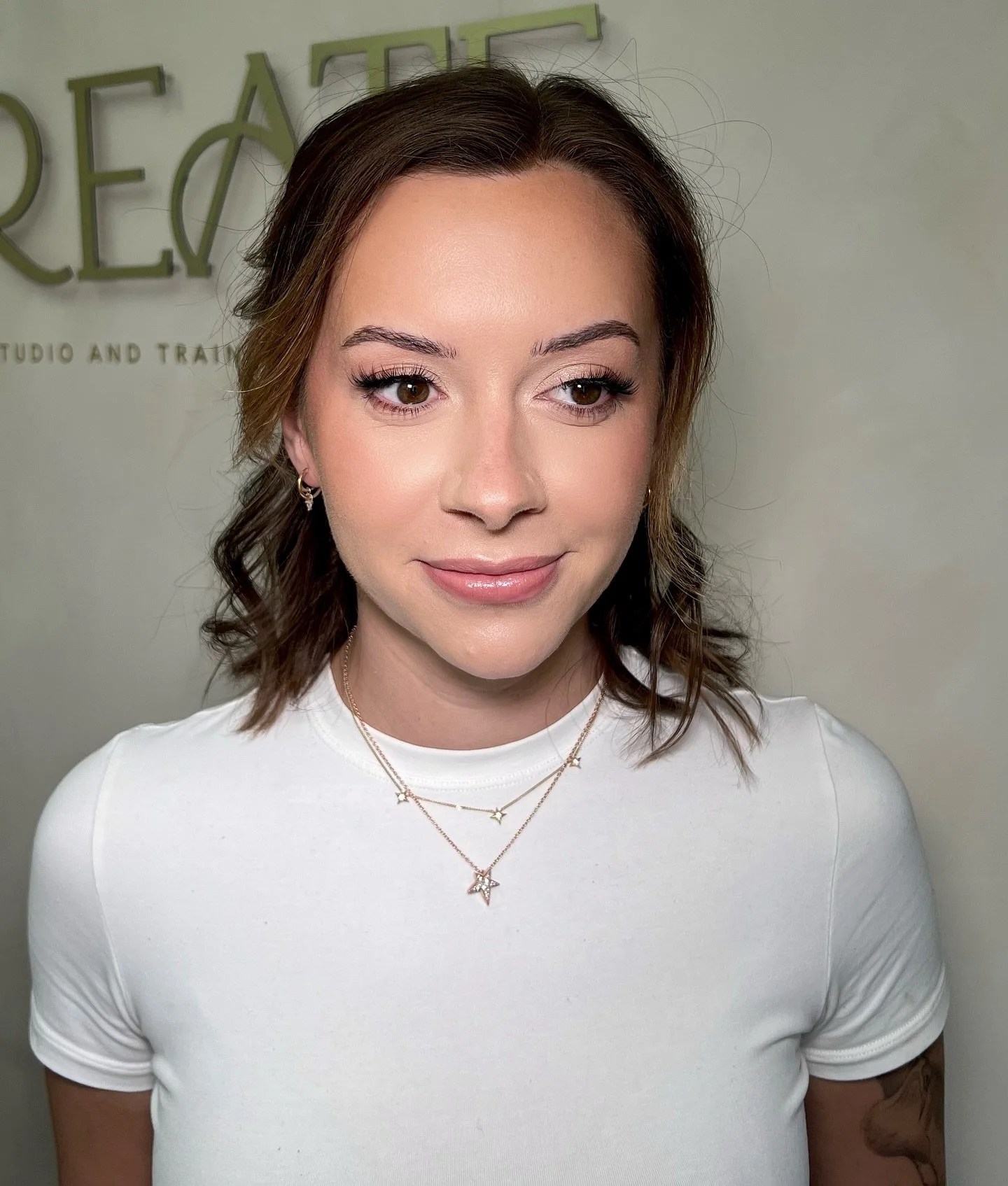 RACHEL🤍

I had my beautiful friend Rachel in the chair again, it&rsquo;s always a pleasure glamming this gorgeous face! 

We went for soft pink on the eyes with a champagne shimmer, a smoky wing and LOTS of lashes, paired with the most flawless blus