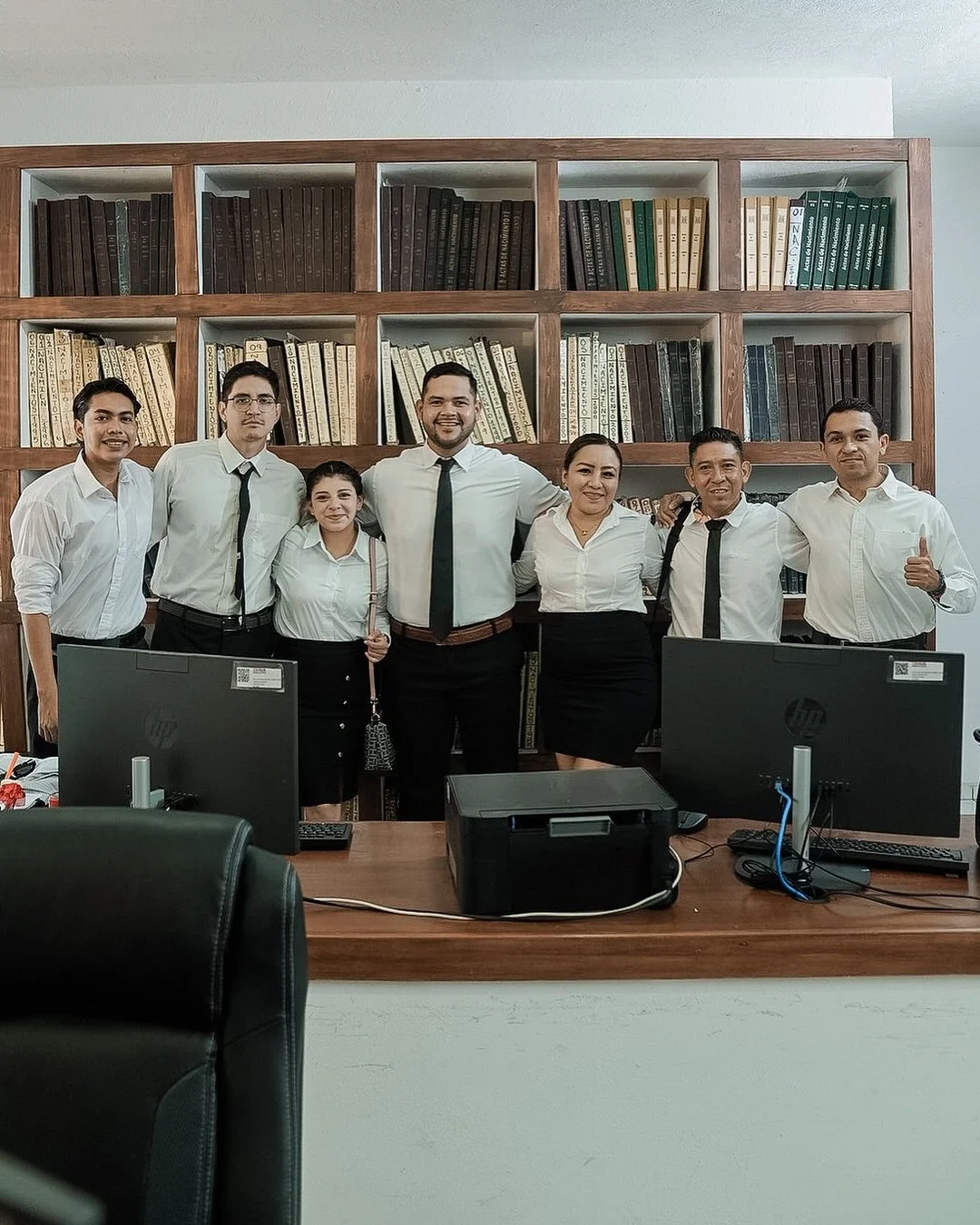 Hemos hablado mucho sobre lo que hemos logrado con Lo que queda, pero hoy queremos detenernos a agradecer profundamente a quienes tambi&eacute;n lo hicieron posible.

Fueron m&aacute;s que un extra.
Fueron parte del alma de este proyecto. Su presenci