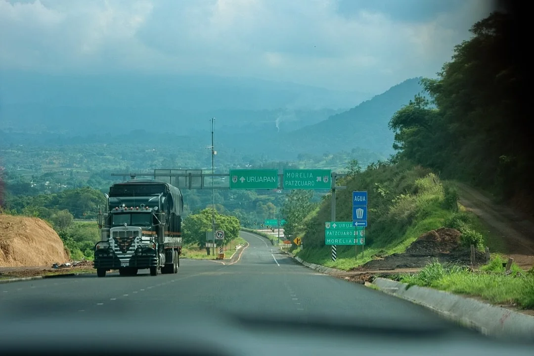 Nuestro primer festival.
De Zihua a Paracho, un viaje que fue mucho m&aacute;s que kil&oacute;metros recorridos. ✨

&ldquo;Lo Que Queda&rdquo; nos regal&oacute; la oportunidad de conocer a personas con las mismas pasiones, con talento enorme y con un