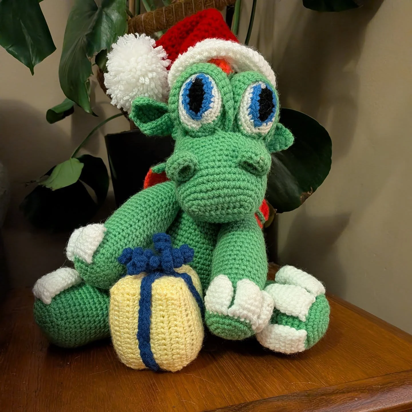 Terry the non-denominational gift giving dragon is here to wish you a happy candle nights! Free pattern is published on my site so you can make your own ! #mbmbam #candlenights 

www.bottkowoods.com/dragon