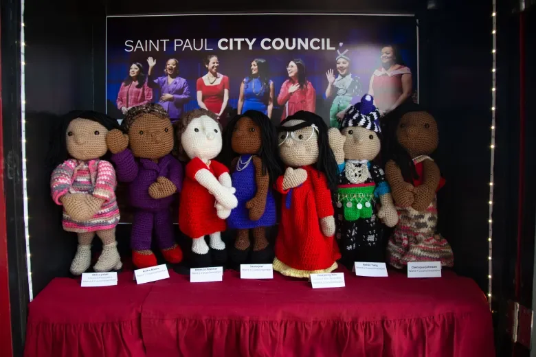 STP-L-DOLLS-0728-02 (1).webp