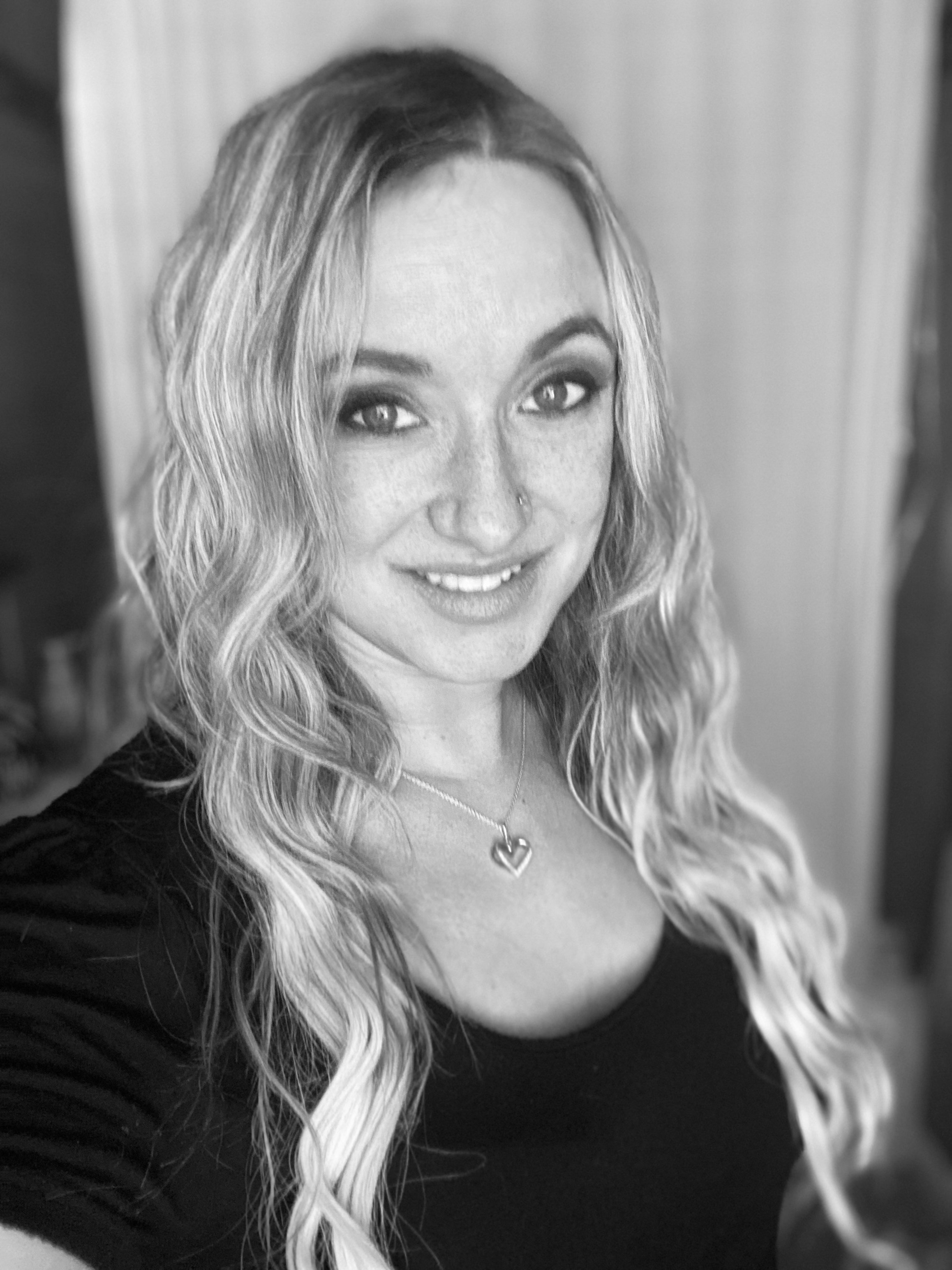 Ashley J. | Senior Stylist