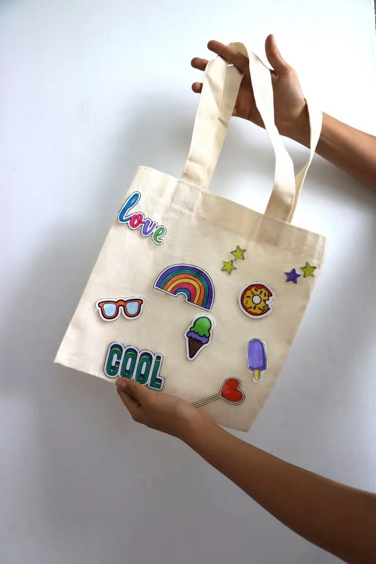 Tote bag con parches.jpeg