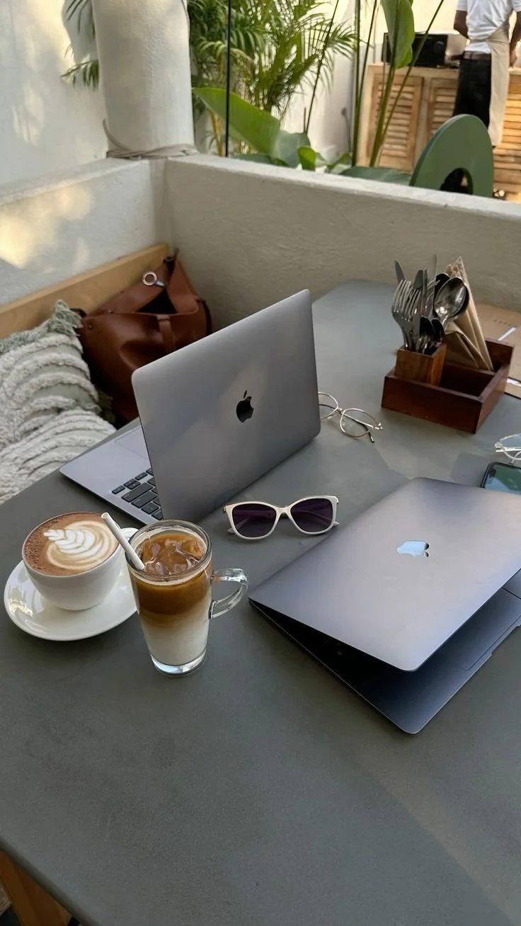 GIRLS CO WORKING