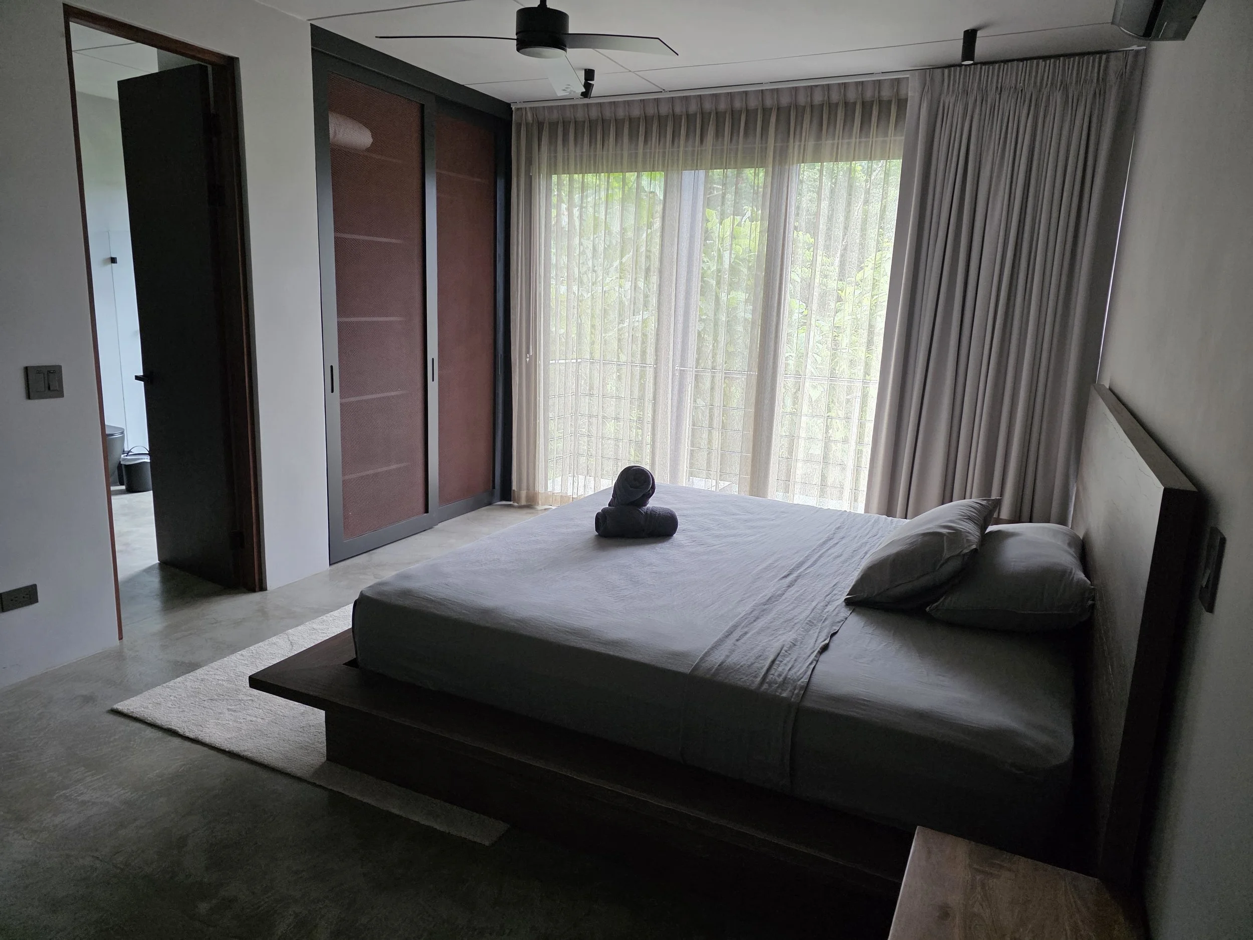 One of the two guest bedrooms