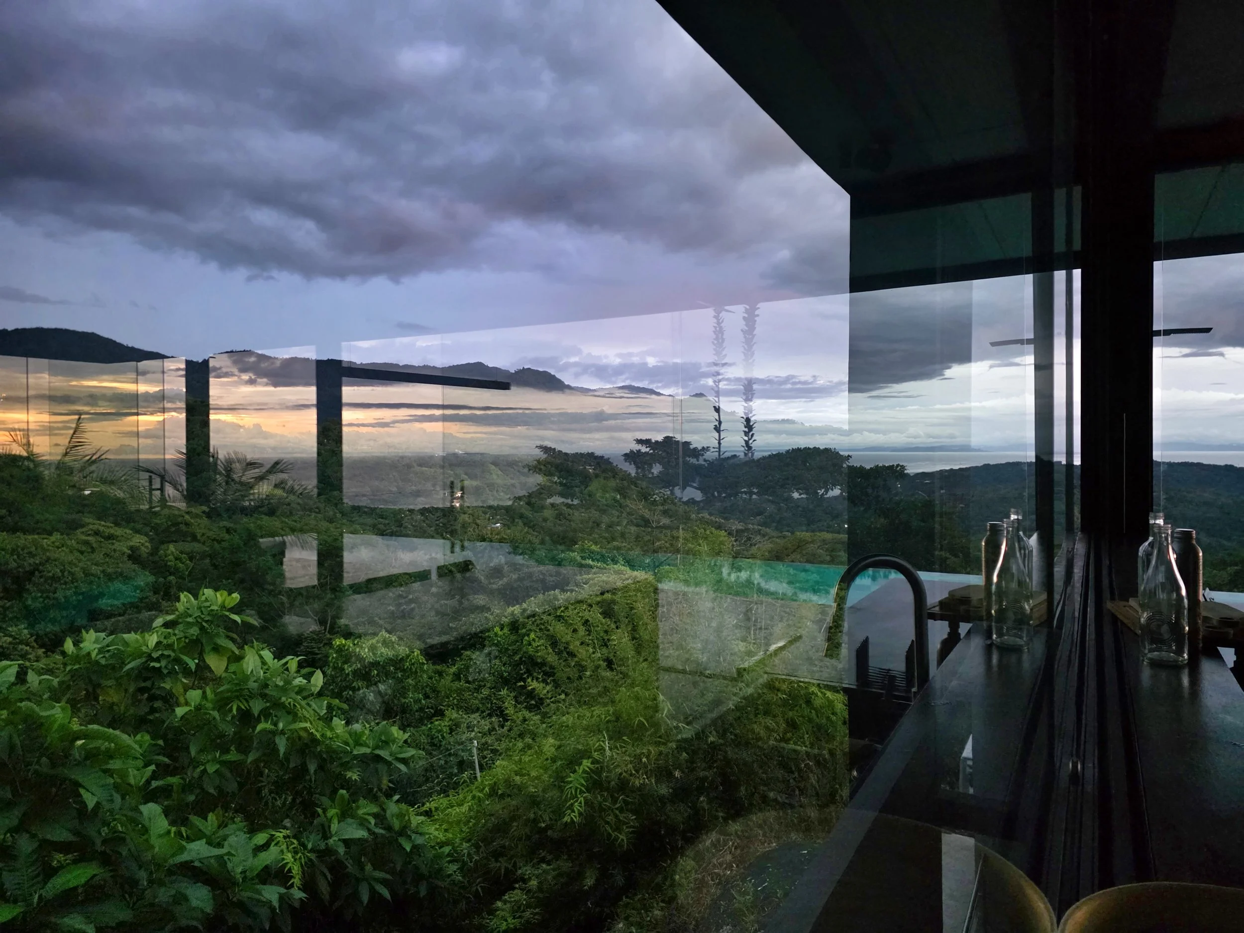 A dillema in the kitchen: cooking or just looking out to the nature? Or both!