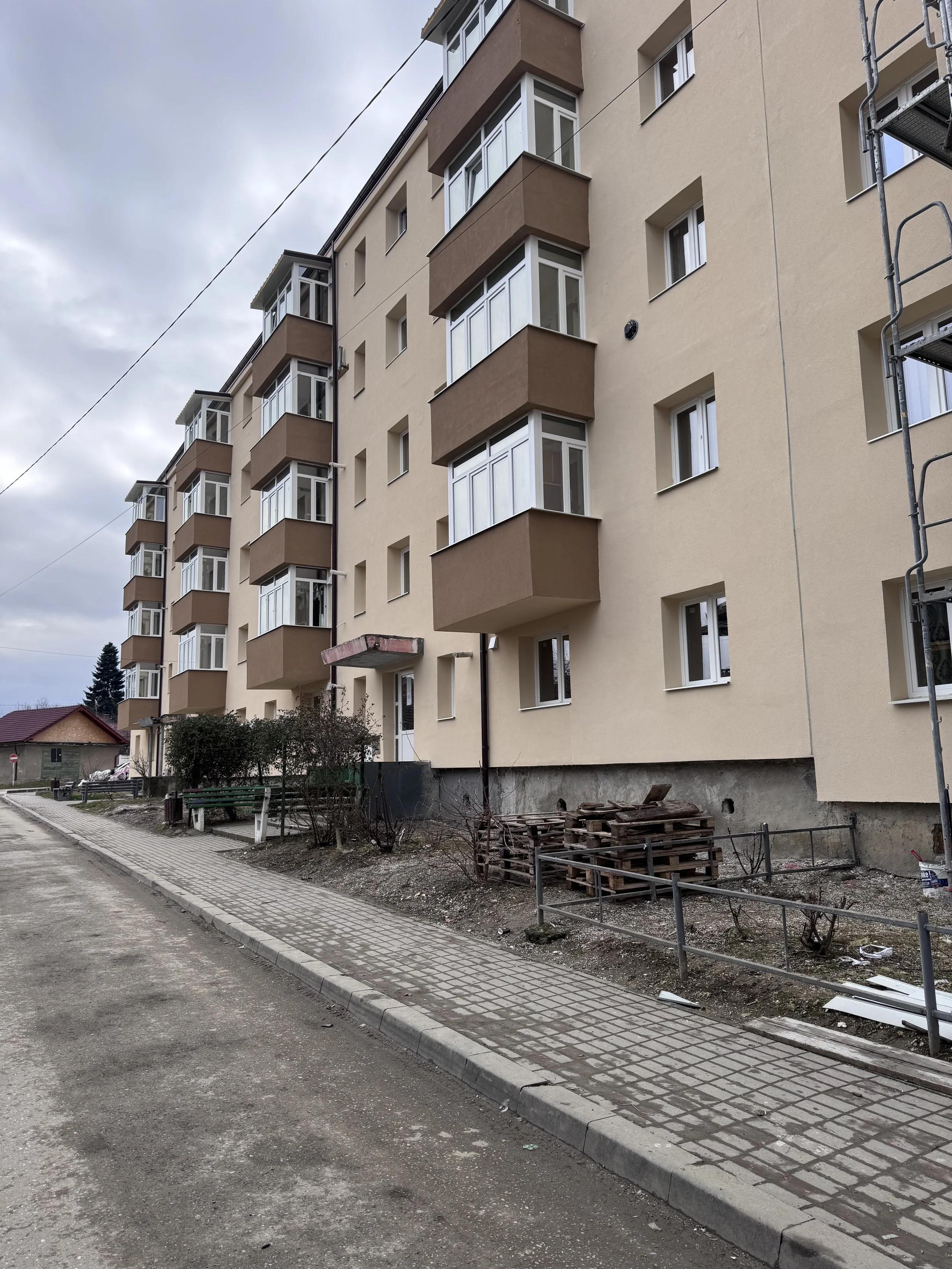 Apartament 1 dormitor + living, baie, bucatarie si balcon închis, str Viitorului, etaj 4