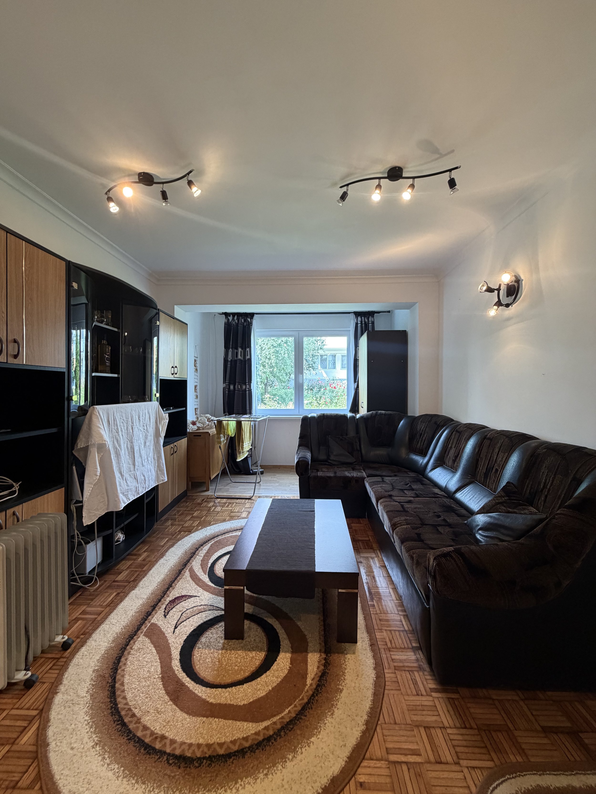 Apartament 3 camere de vânzare în Victoria, Strada Victoriei nr. 4 – parter, renovat modern