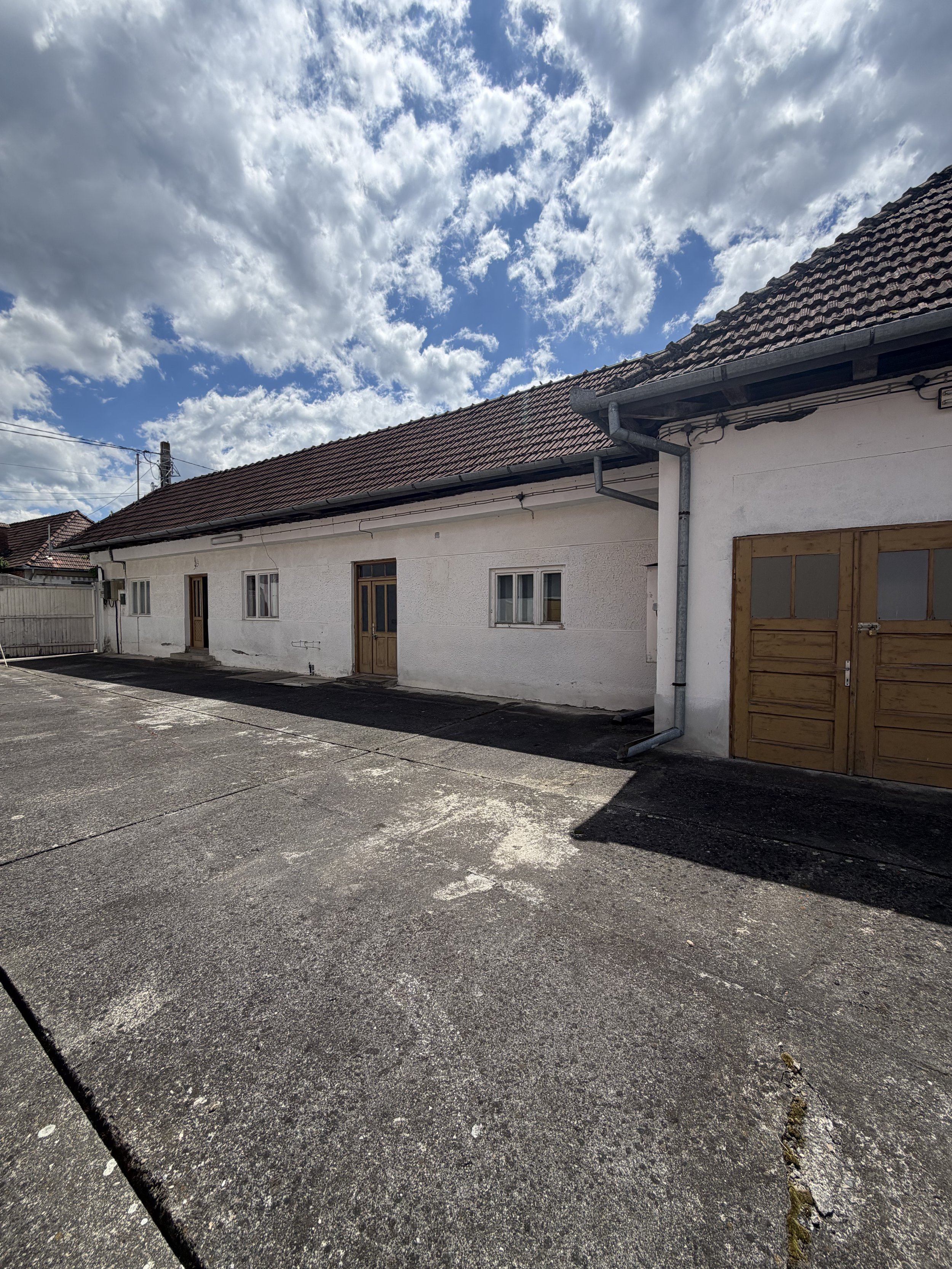 Casa + Moara funcționala + 7830 mp Teren- 160.000 euro/negociabil