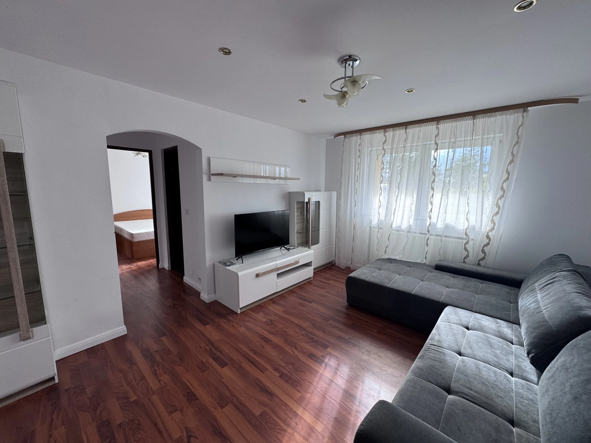 ÎNCHIRIAT Apartament 2 camere - 1400 ron