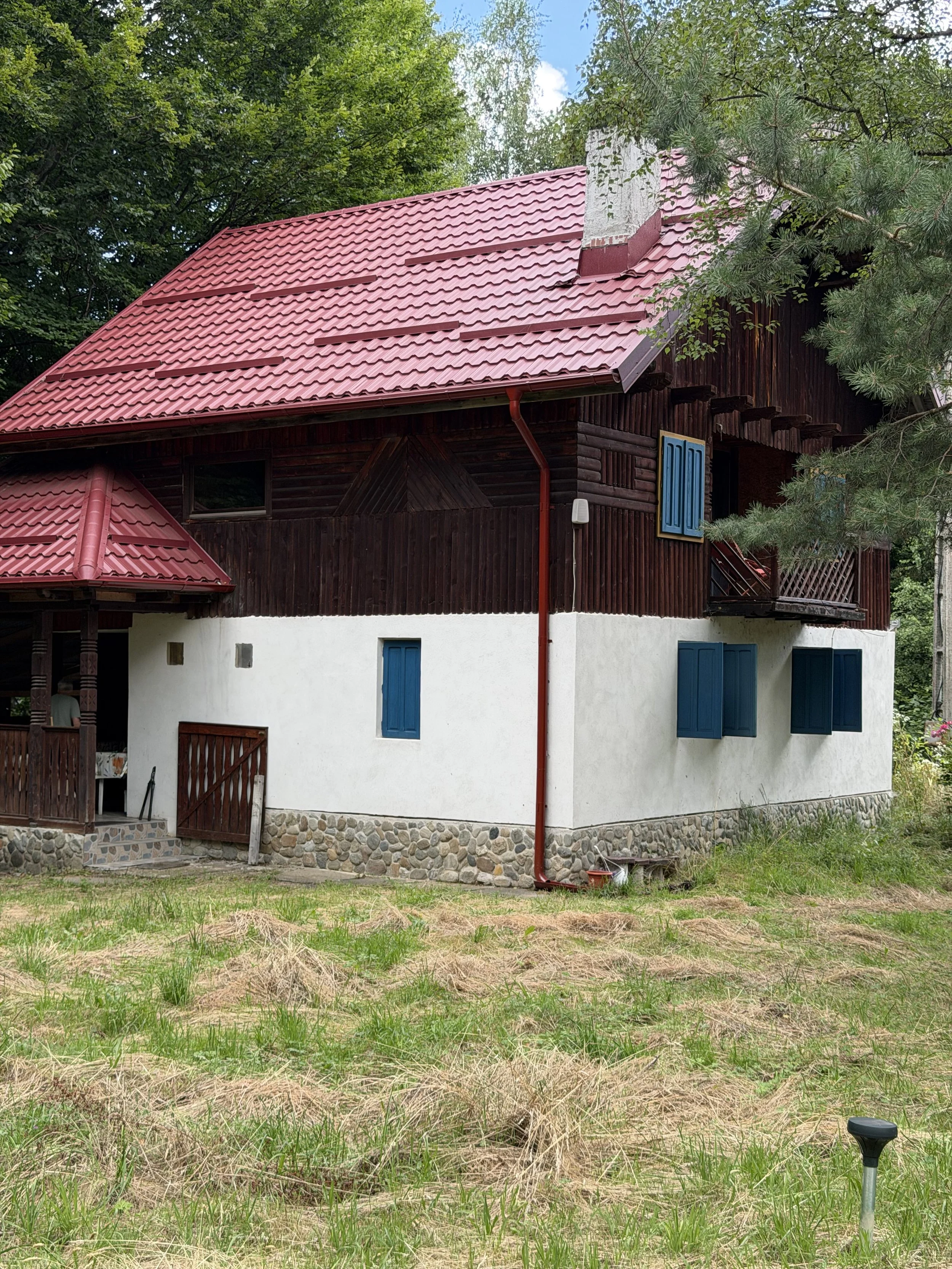 Vilă de vânzare în Viștișoara – 145.000 € negociabil