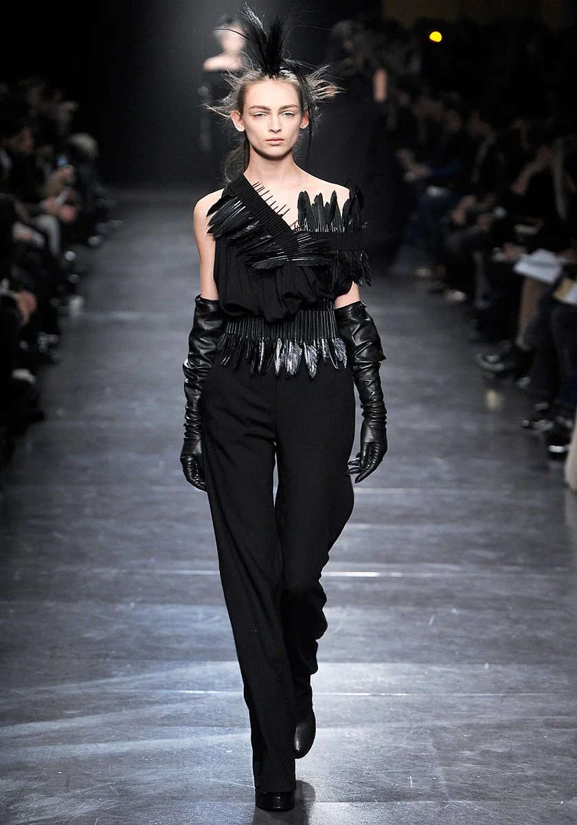 ann-demeulemeester-rtw-fw2011-runway-29_135334818511.jpg