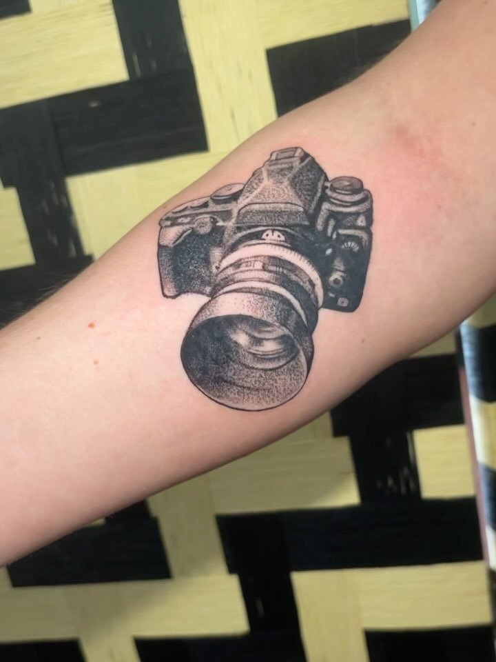 Some stipple work for the amazing Kathleen. Thanks for the trust with this! Love this style and really wanting to do more. Floral, animals, portraits, you name it let’s do it!
.
Booking Indy for August
Booking September for St. Petersburg
Mess